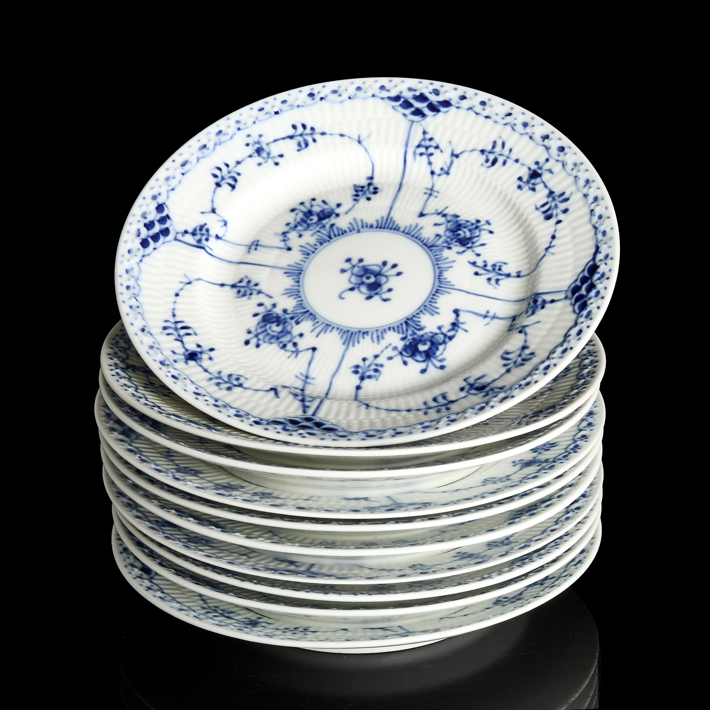 ASSIETTER, 10 st, "Musselmalet", modell 574, Royal Copenhagen, Danmark. 1:a sortering.