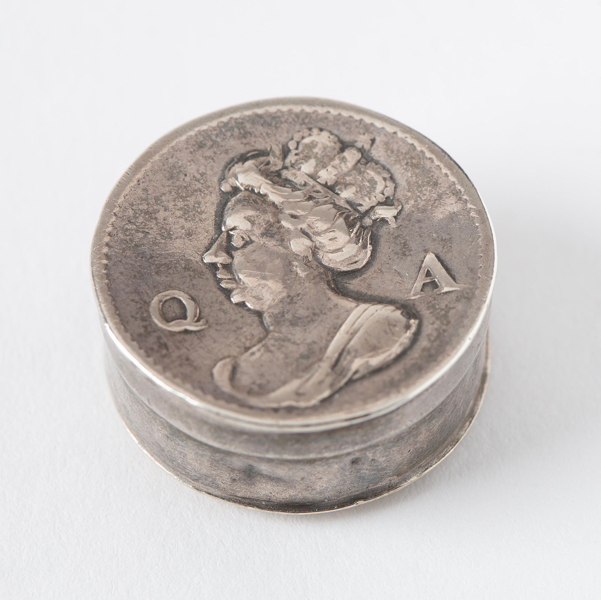 DOSA, silver, Queen Anne, Thomas Kedder, London, ca 1710.