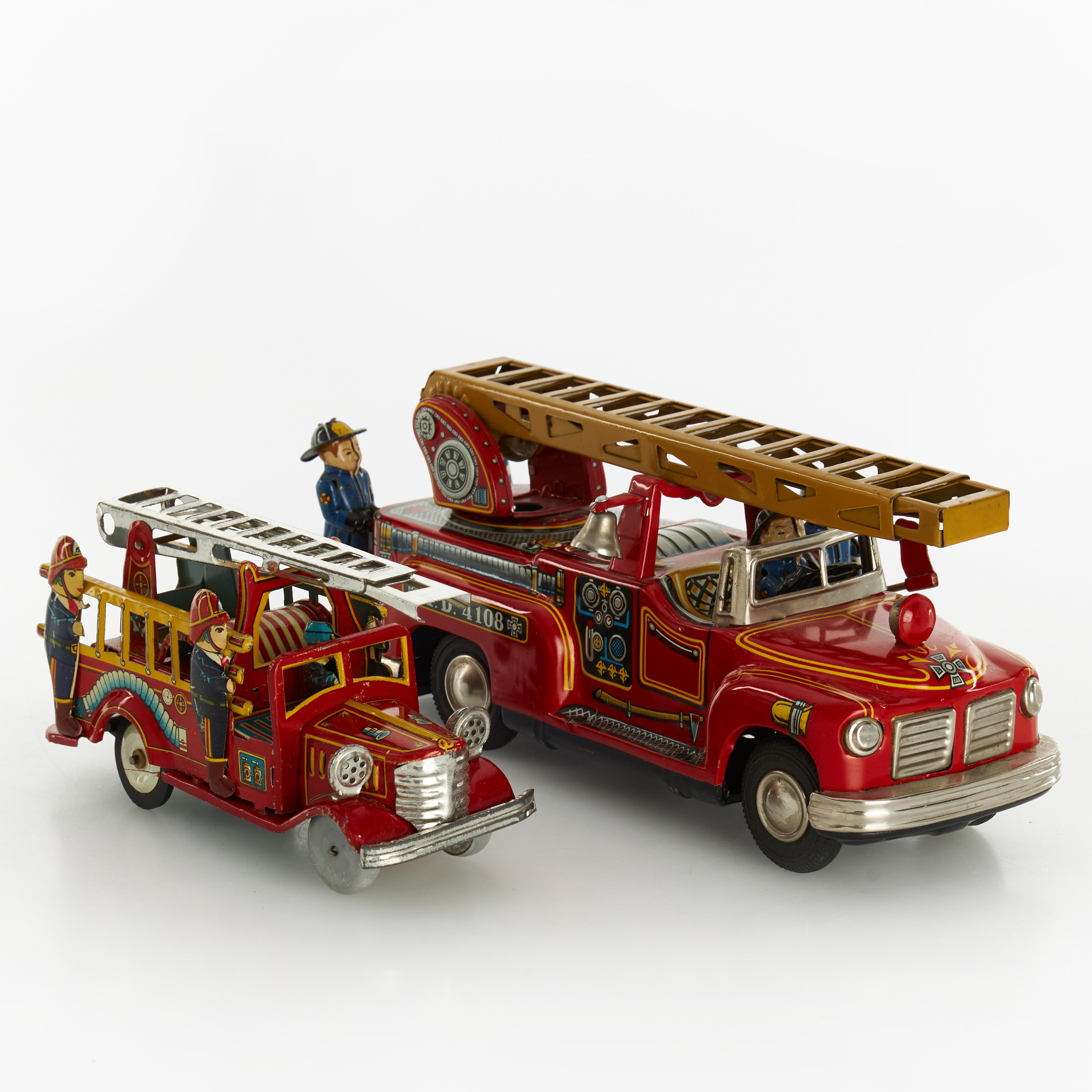 PLÅTLEKSAKER, 2 st, brandbilar, Japan, litograferad plåt, friktion.