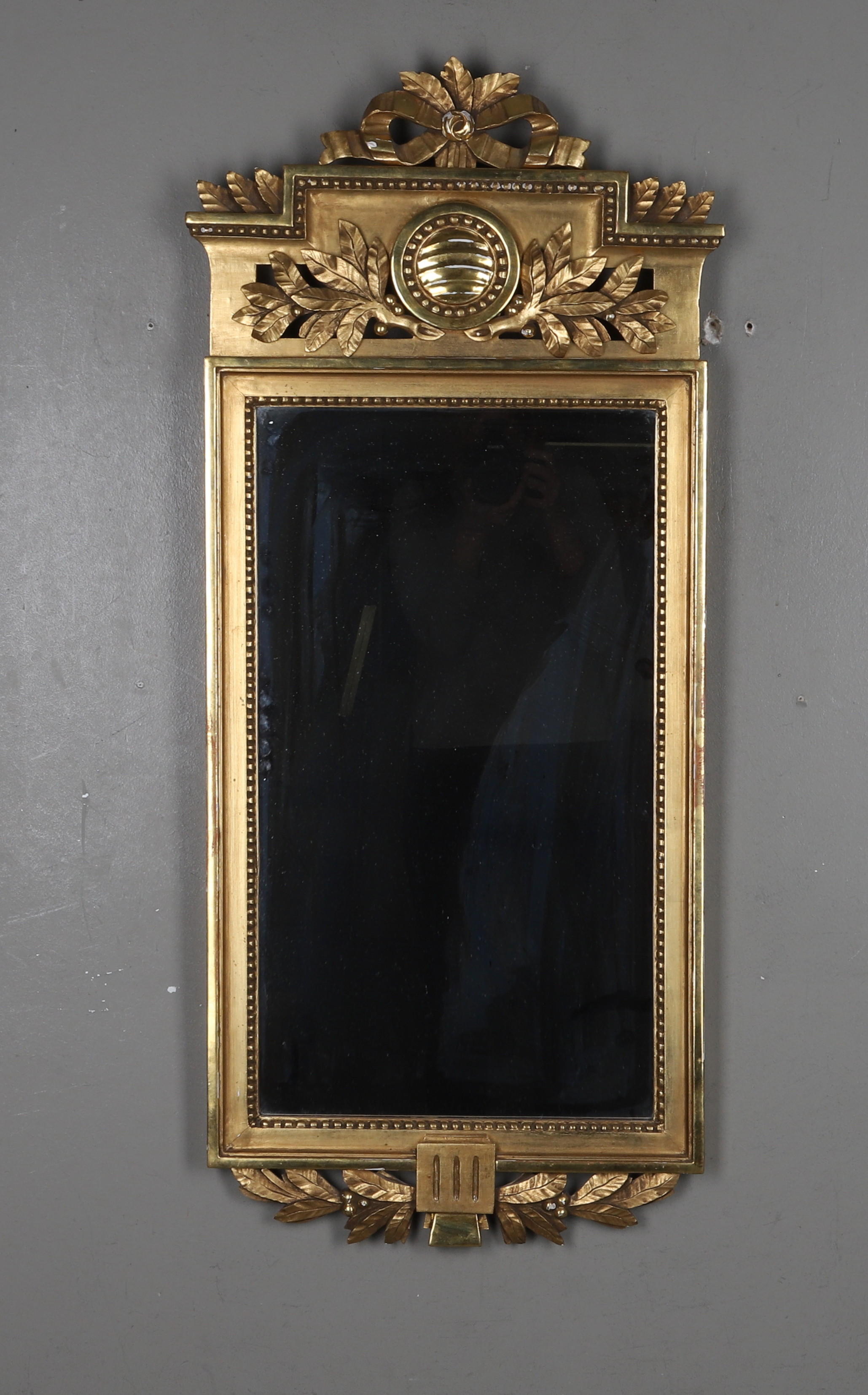 SPEGEL, gustaviansk stil, förgylld ram, Åke Österlunds förgylleri, 1900-tal.