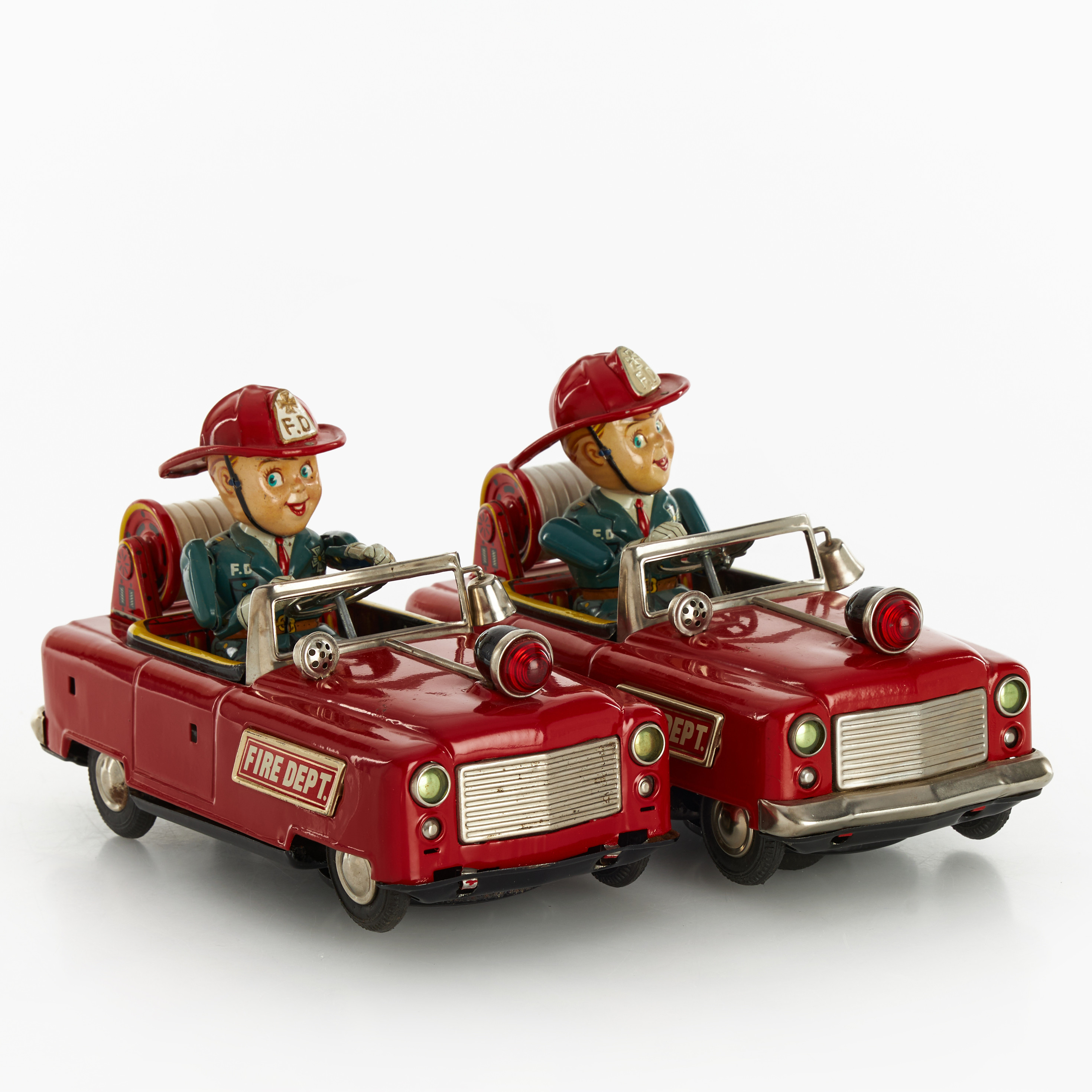 SHINKOSHA. 2 st, brandbil med förare, Japan, 1960-tal, litograferad plåt, batteri.