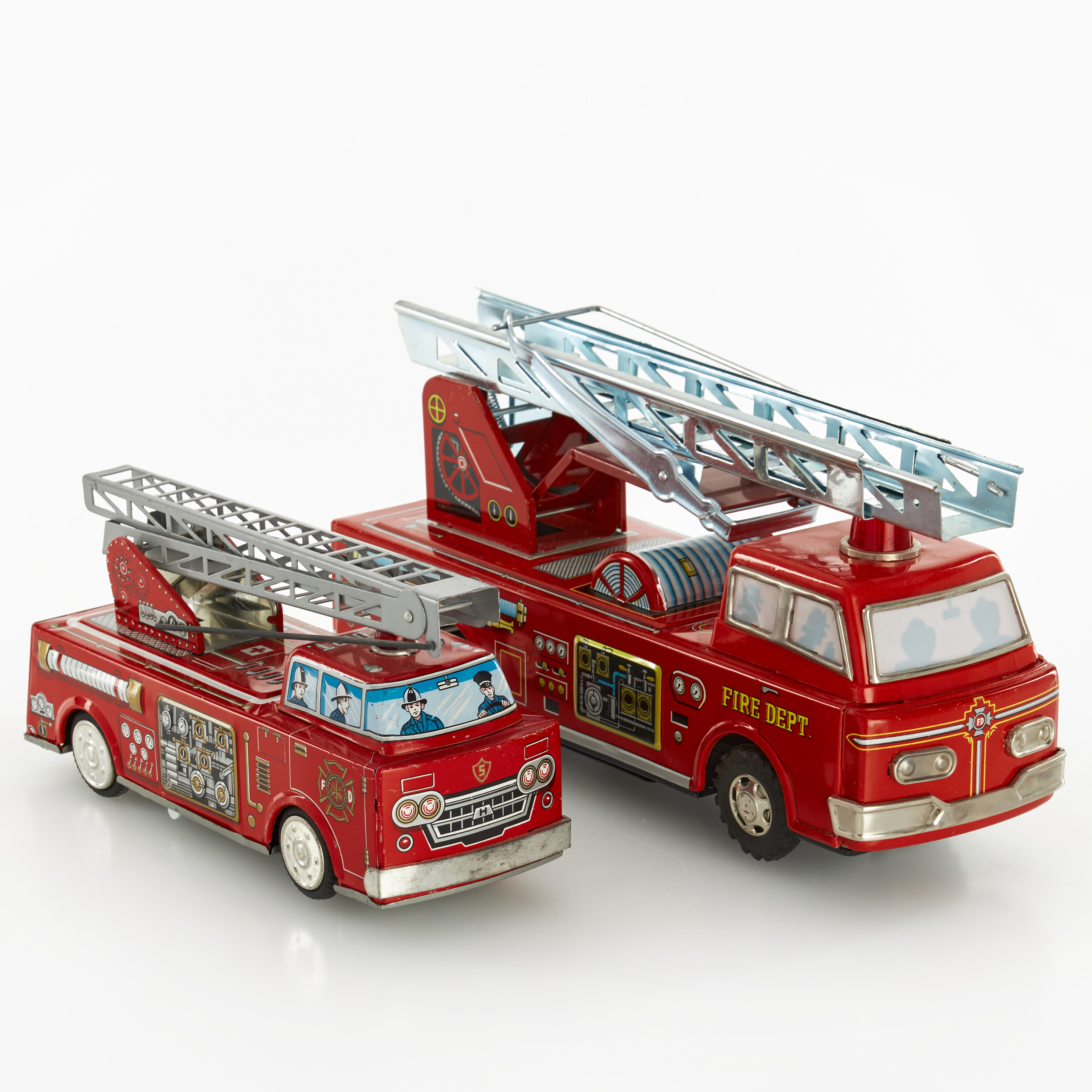 PLÅTLEKSAKER, 2 st, brandbilar, Japan, 1950/60-tal, litograferad plåt, batteri.