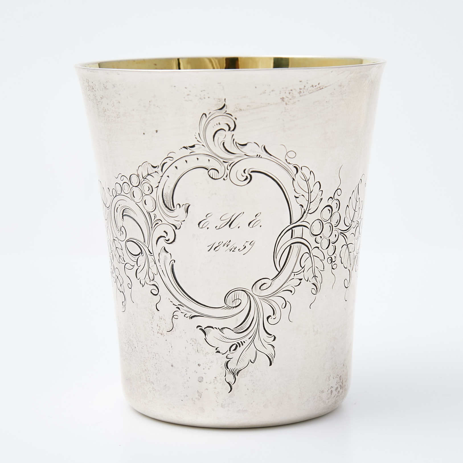 PEHR ZETHELIUS. Bägare, silver, 1794, invändig förgyllning, driven dekor av bladslingor akantus, gravyrer i kartuscherna.