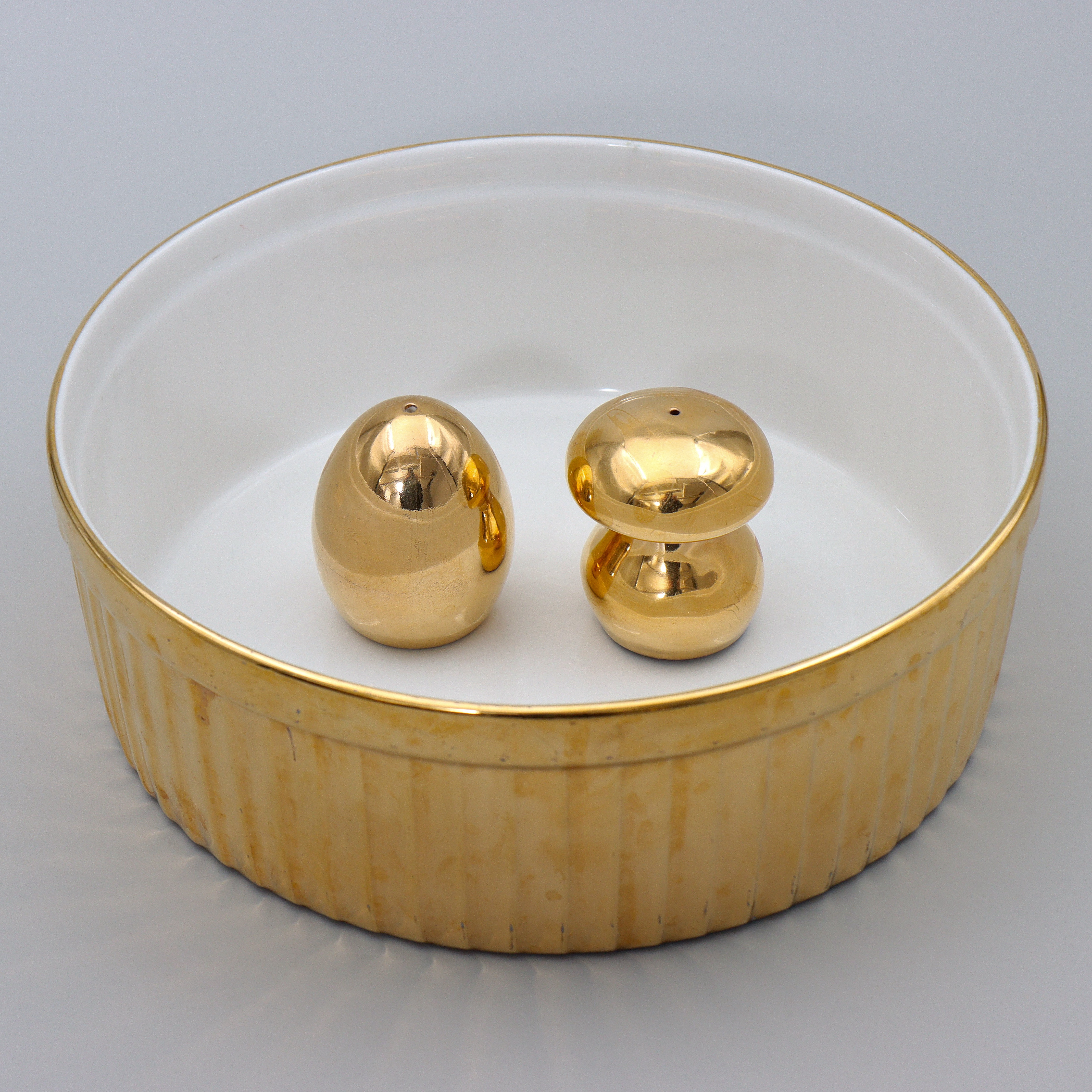 SALT & PEPPARSTRÖARE SAMT SKÅL SUISSE LANGENTHAL "RESISTA", SCHWEIZ, 1900-TAL.