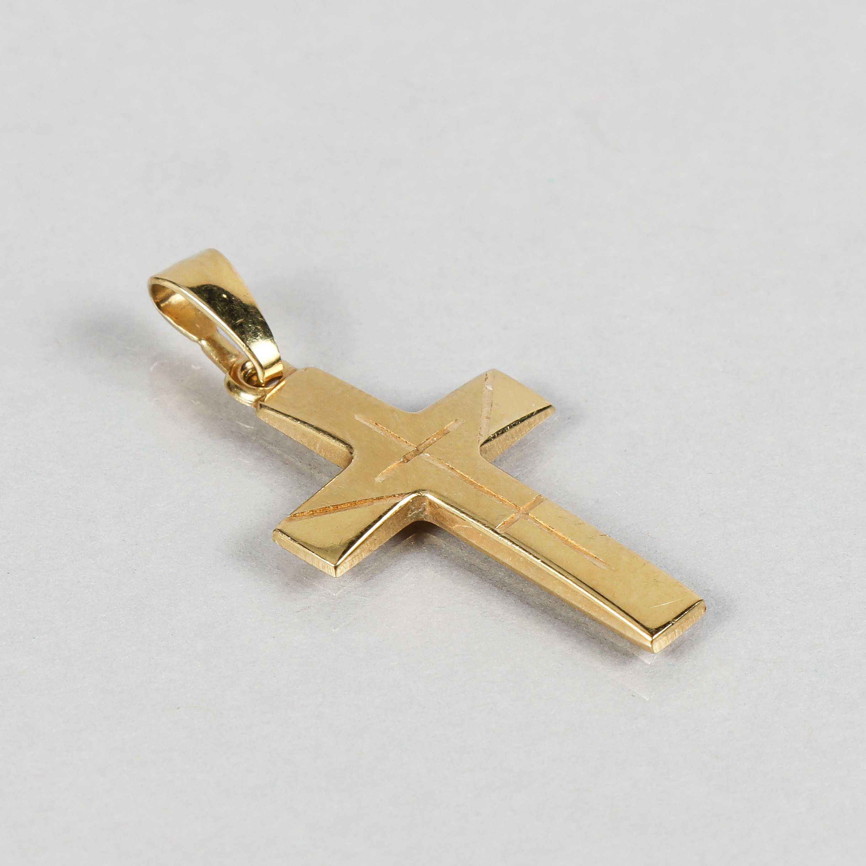 HÄNGE i form av kors, 18k guld.