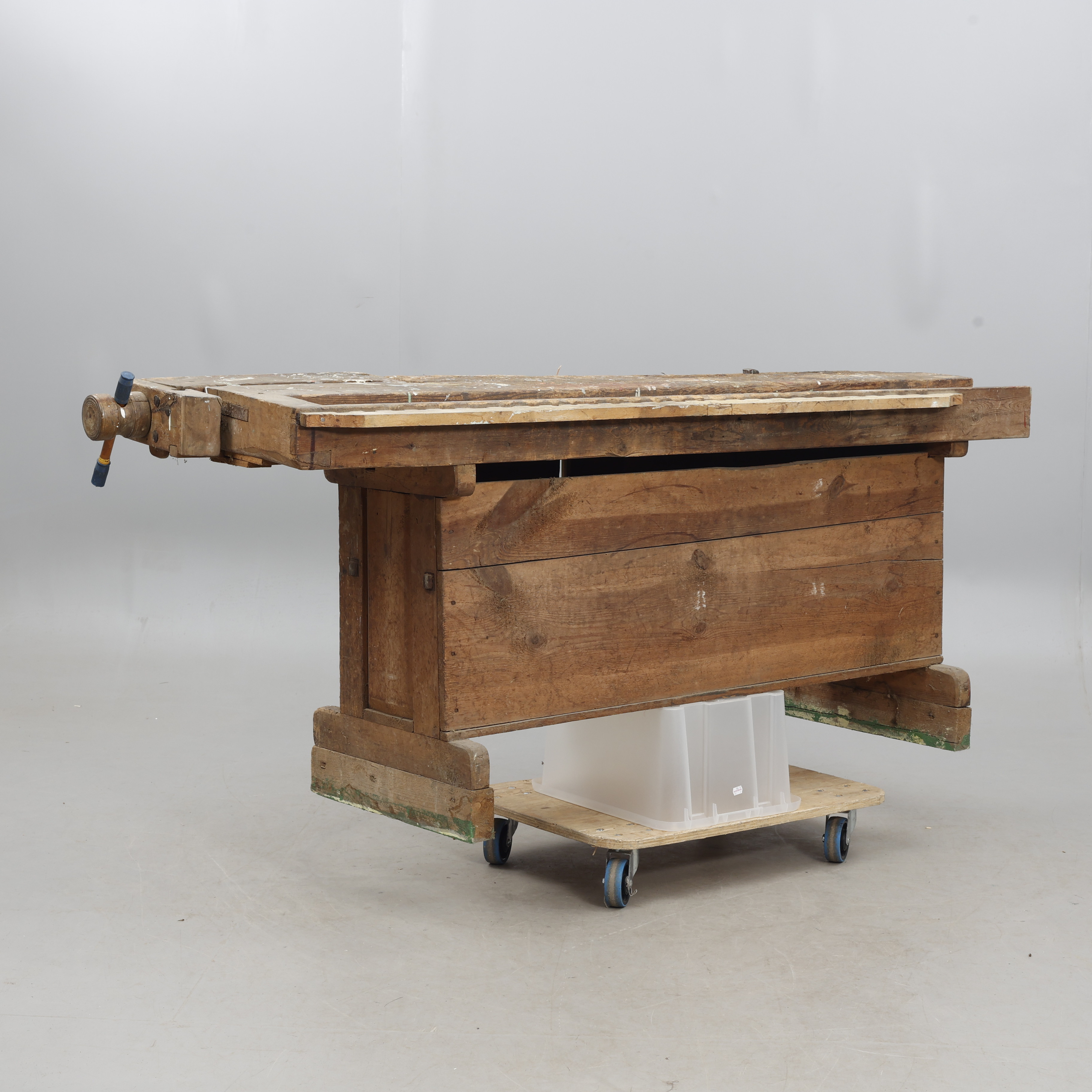 SNICKARBÄNK, 2 delar, 1900-talets andra hälft.