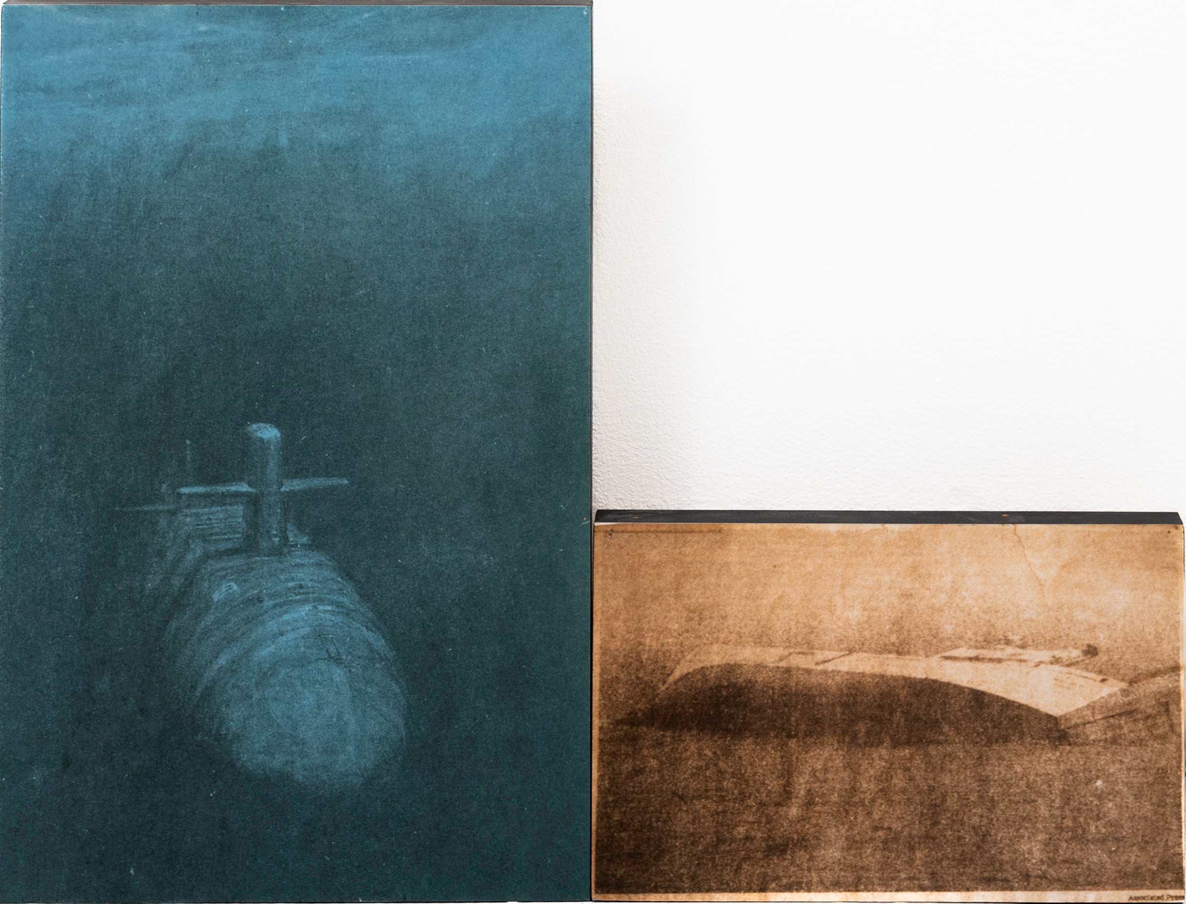 JENNIFER BOLANDE ( 1957-). "Overseas Wire Photo", "Overseas", chromogenic print, diptyk, daterade 1990.