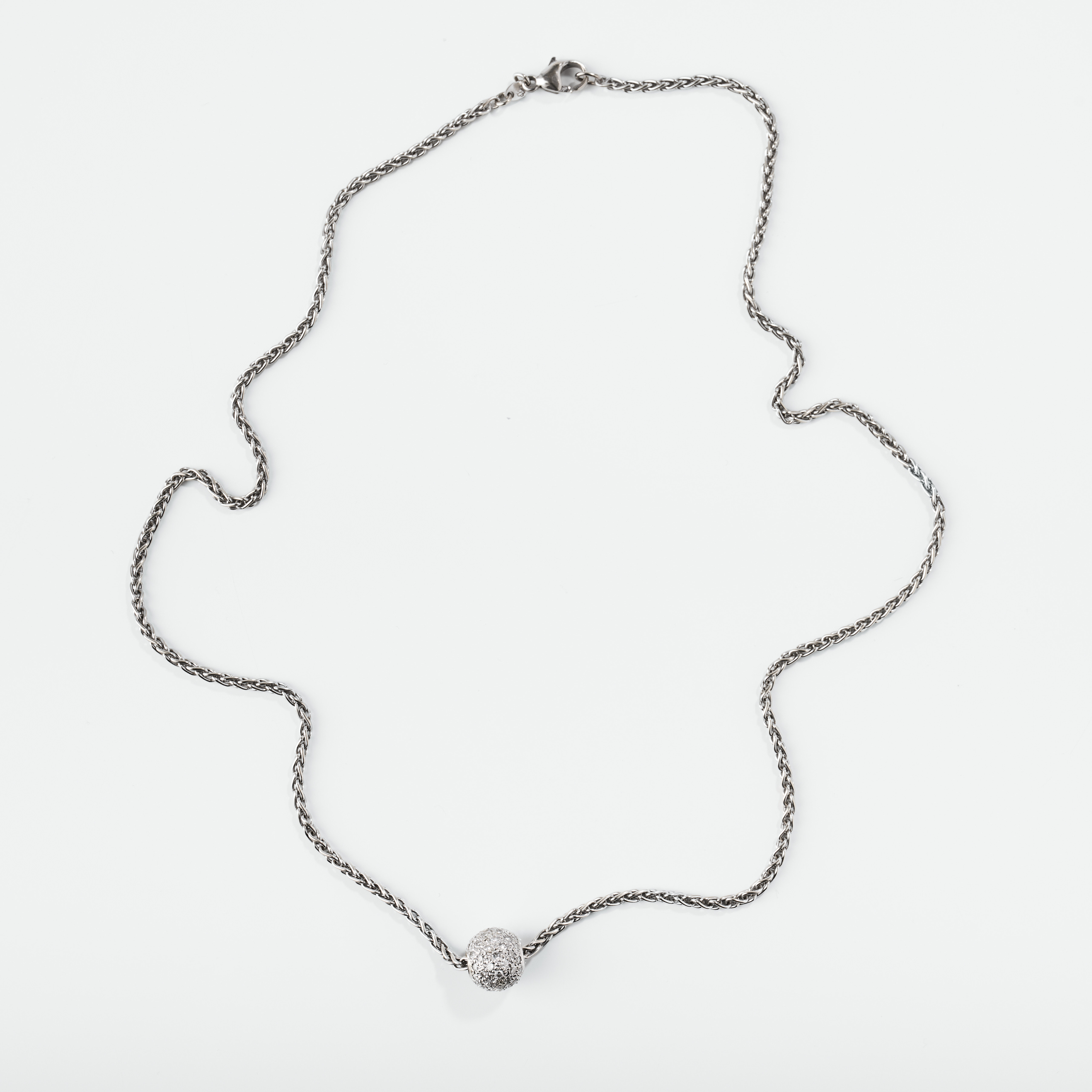 COLLIER, 18K vitguld med diamanter.