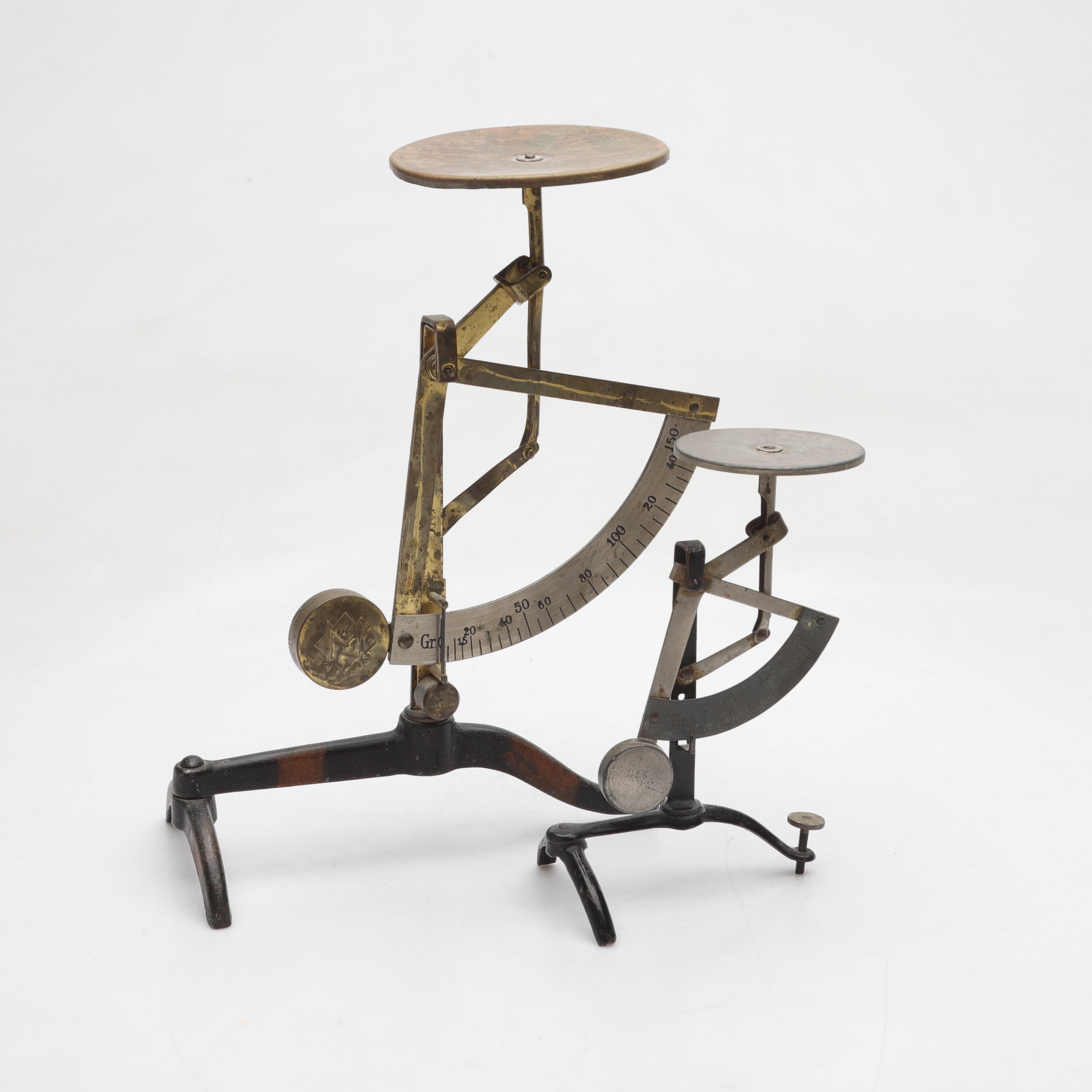 BREVVÅGAR, 2 st, metall, 1900-talets första hälft.