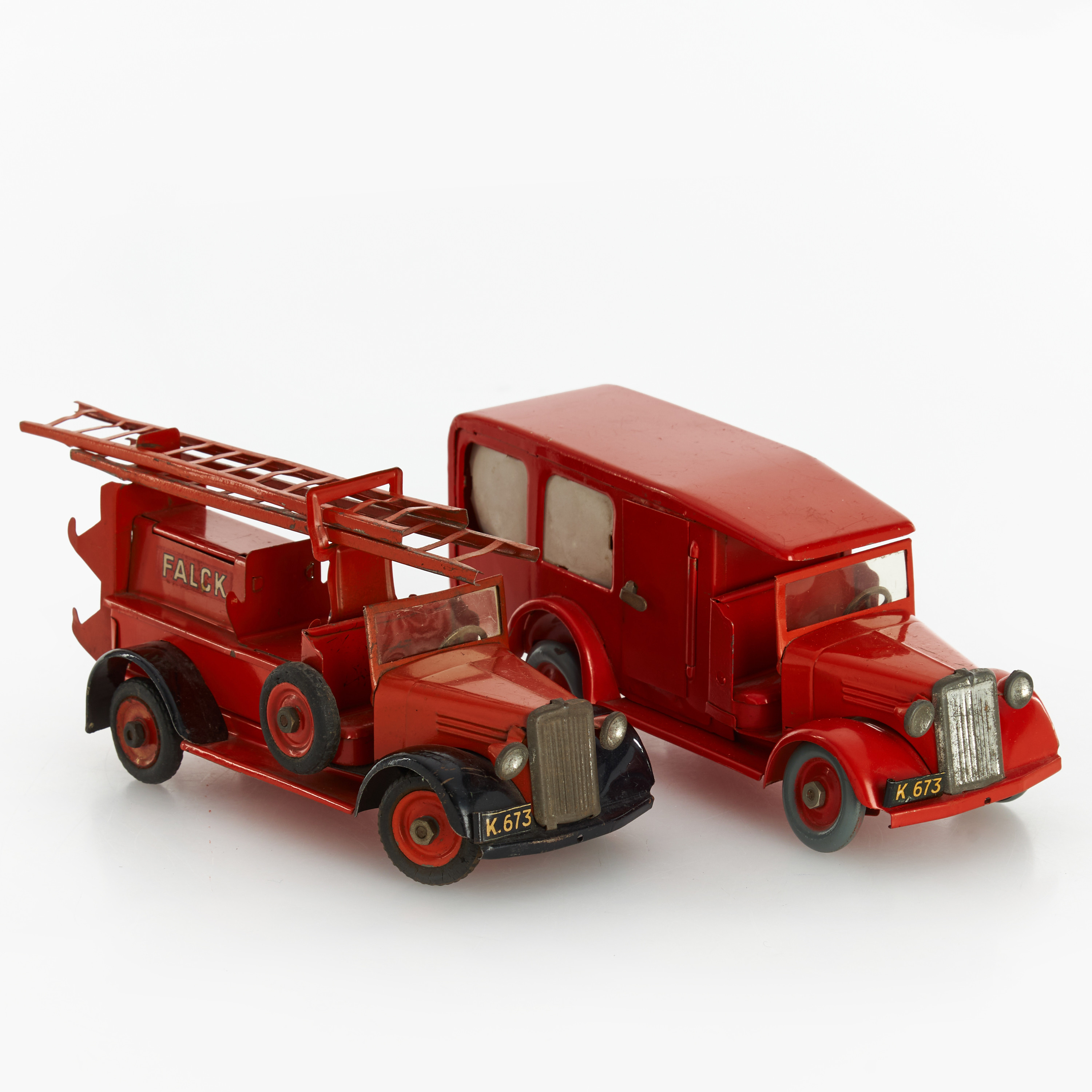 TEKNO. 2 st, Falck ambulans och brandbil, Danmark, 1900-talets andra hälft, lackerad plåt.