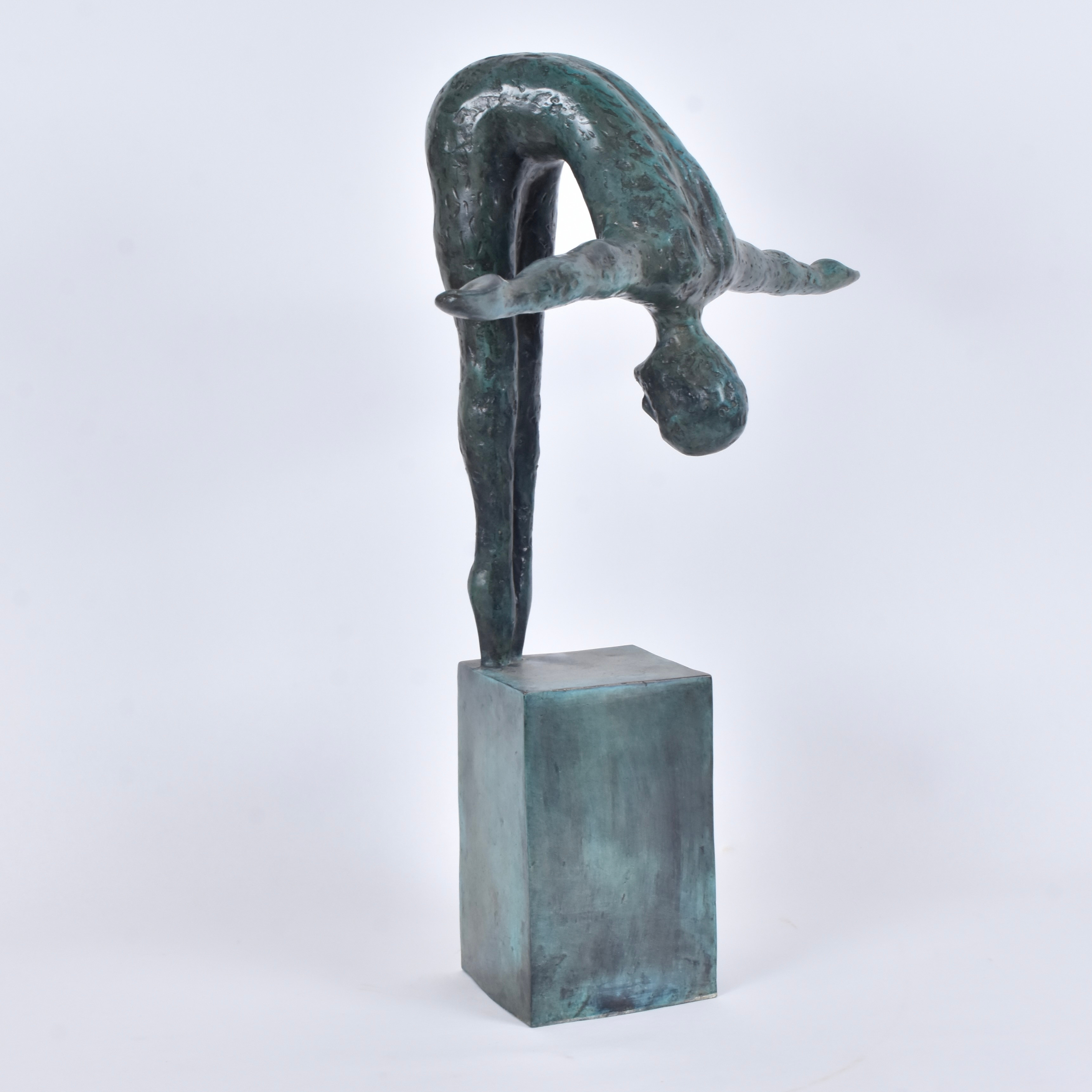 R & R. skulptur, patinerad brons.