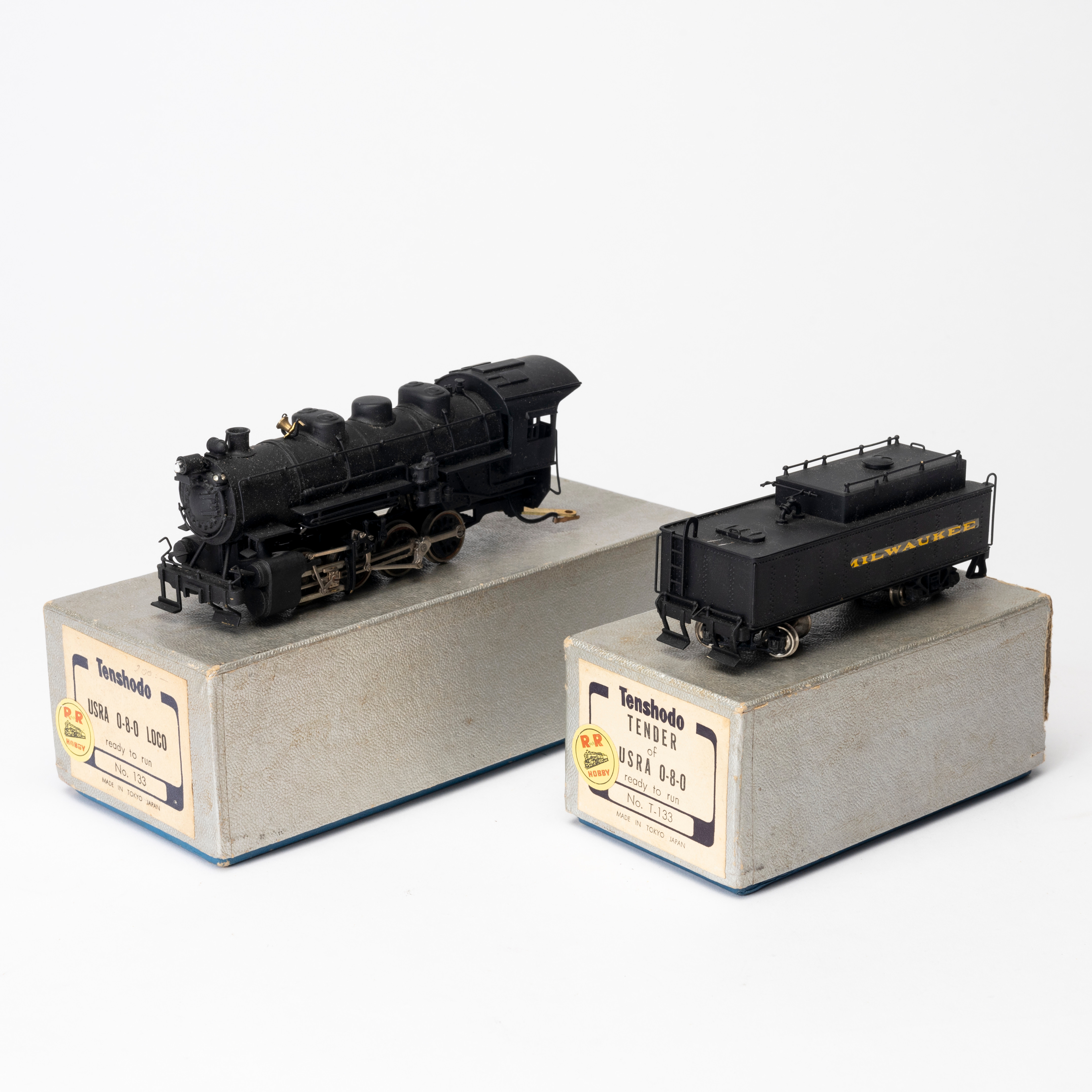 TENSHODO 133 0-8-0 amerikanskt ånglok med tender T-133, mässing, originalkartonger, Japan.