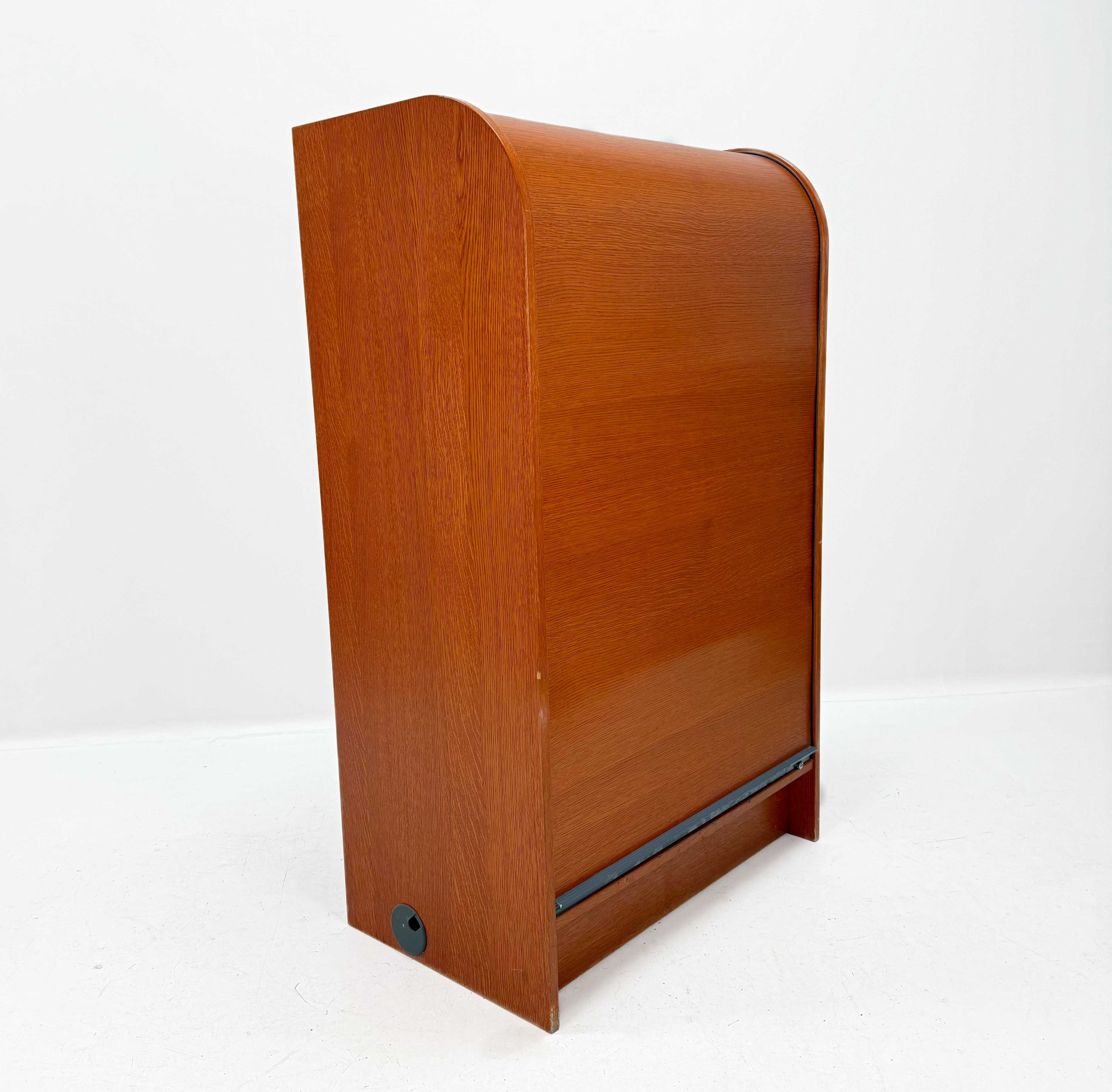 JALUSI SKÅP - Betsat trä, med jalusi av trä.