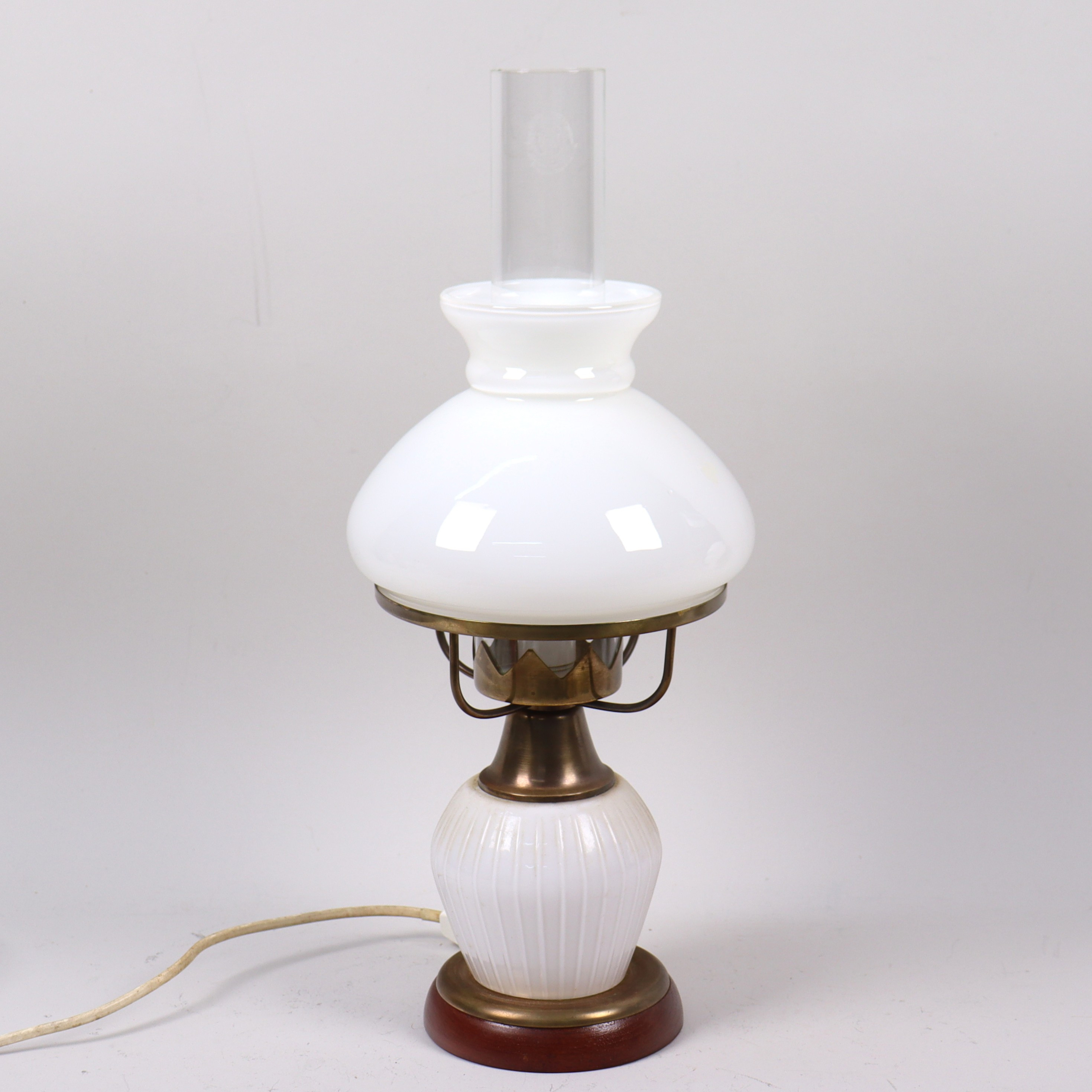 BORDSLAMPA, GMA 501, glas, mässing och trä, 1900-taets mitt.