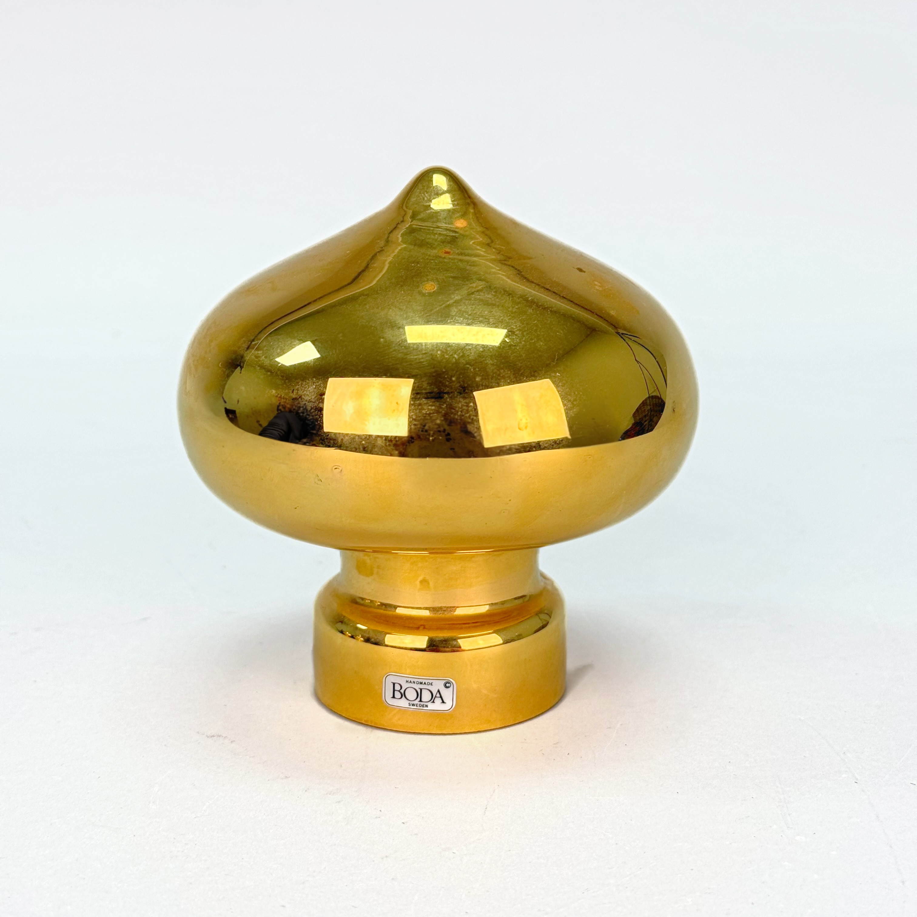 MONICA BÄCKSTRÖM (1939-2020). LJUSHÅLLARE , designat för Kosta Boda Sweden.