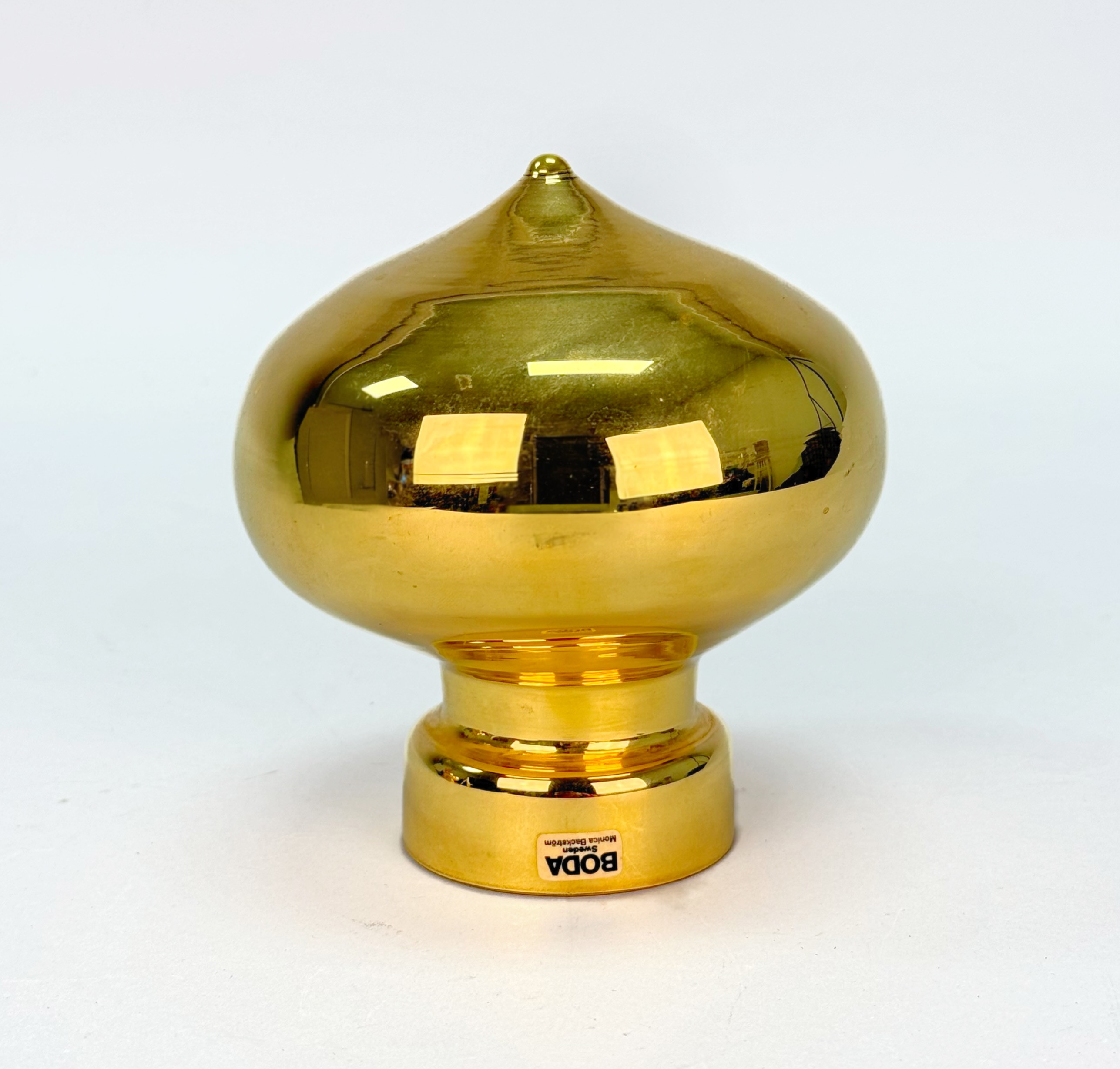 MONICA BÄCKSTRÖM  (1939 2020). LJUSHÅLLARE, designat för Kosta Boda Sweden.