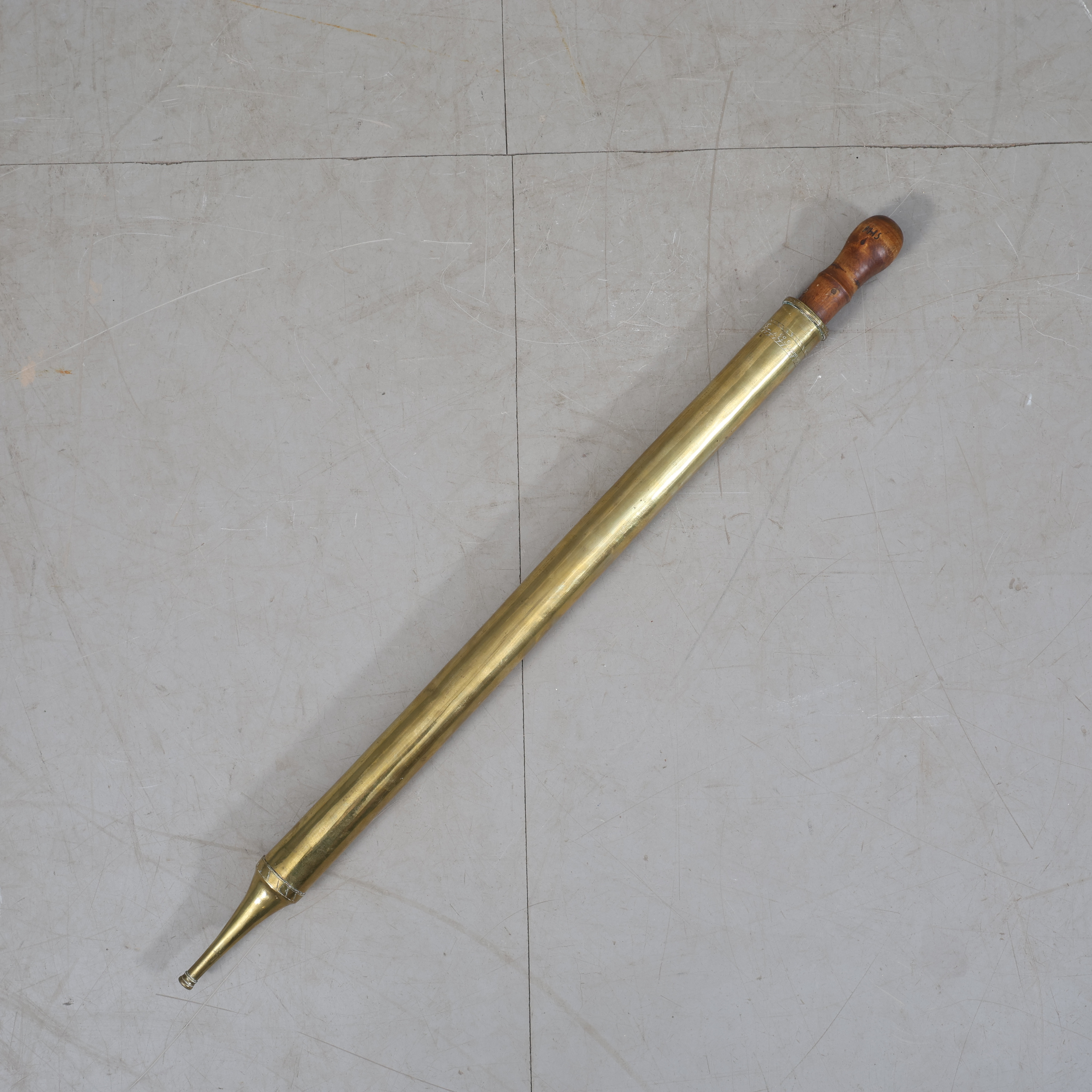 BRANDSPRUTA 1800-tal, allmoge, mässing, märkt "29 januari 1807" samt initialer.