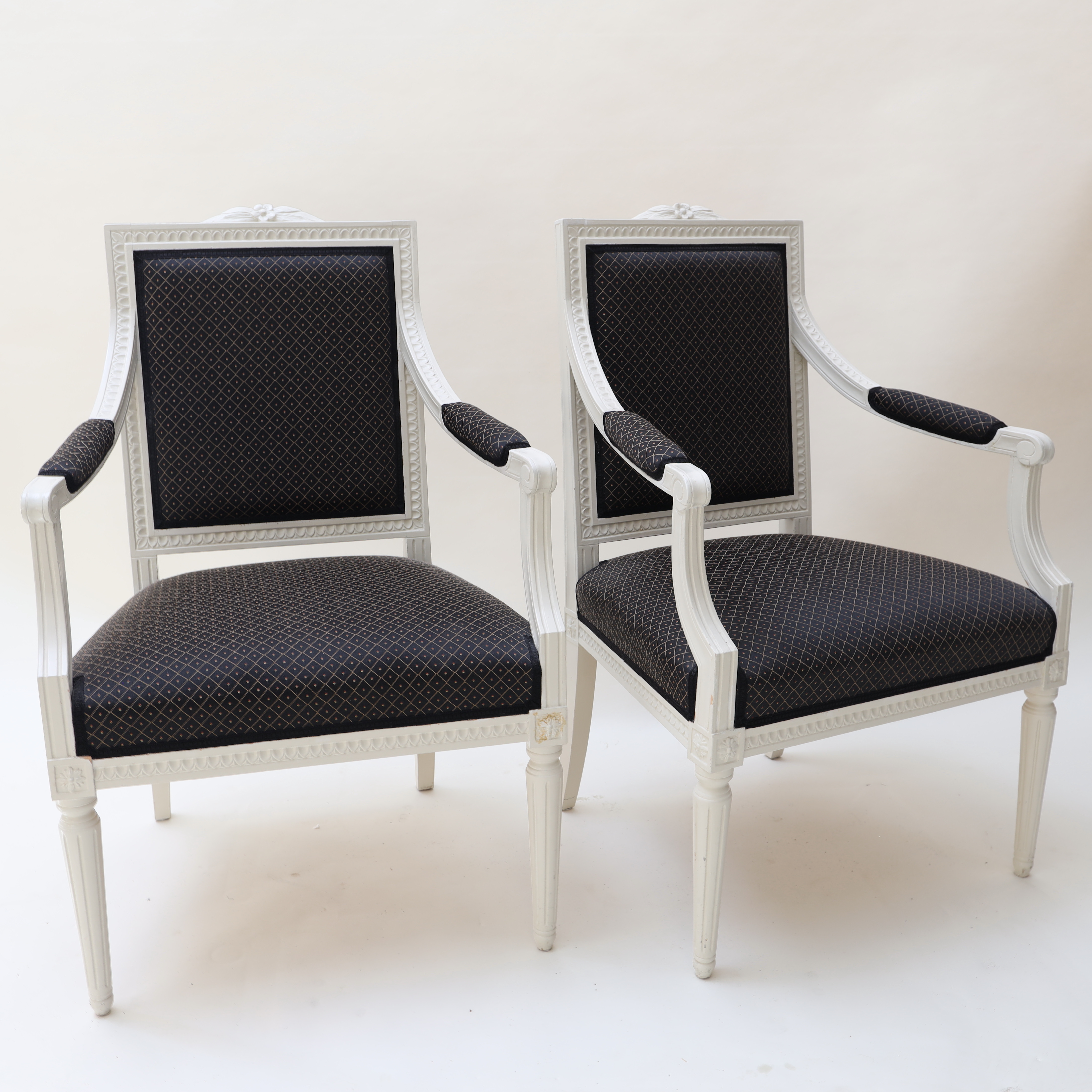 KARMSTOLAR, ett par Gustaviansk stil 1900-talets första hälft.