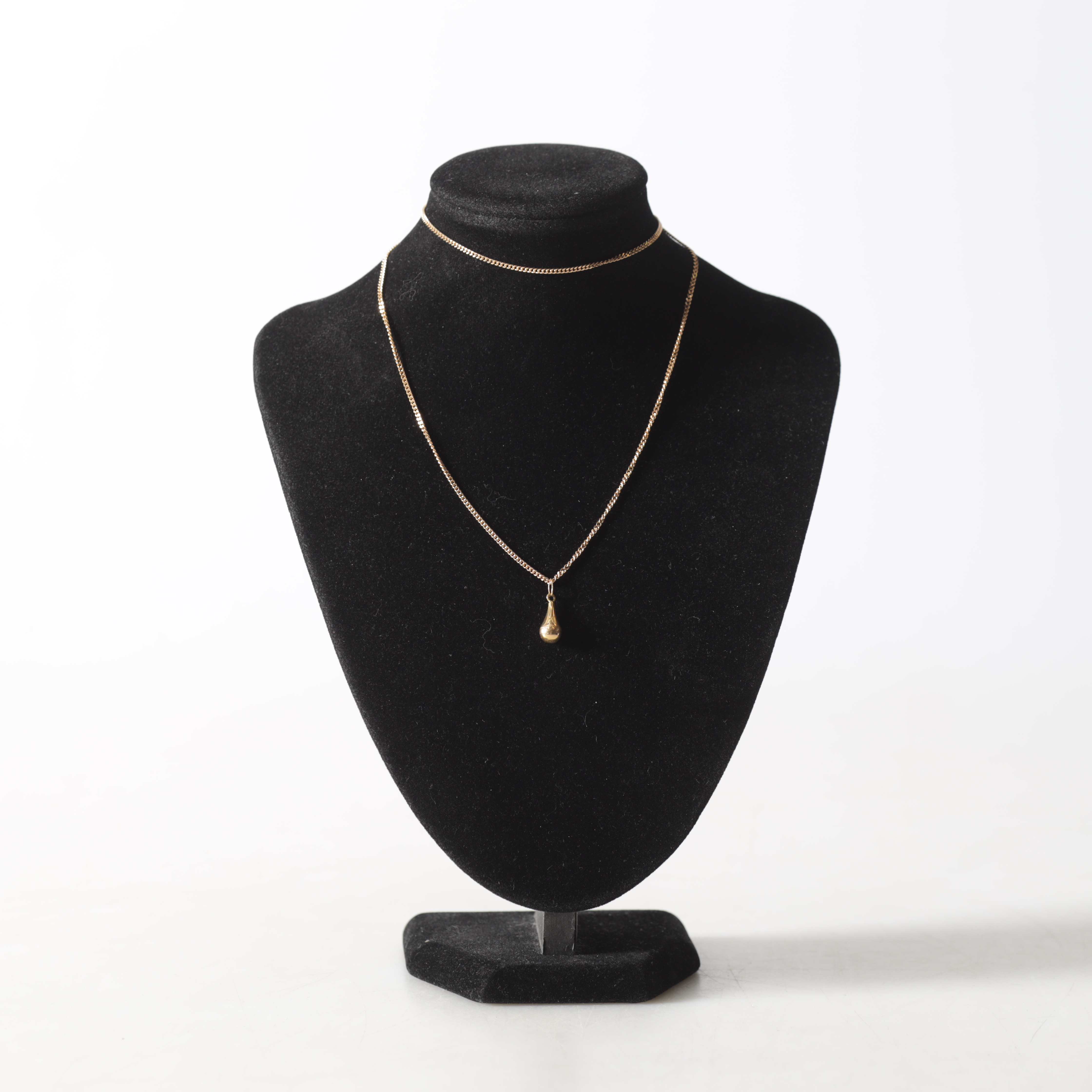 COLLIER, med hänge, 18K guld, pansar-länk. Totalvikt ca 7,3 gram.