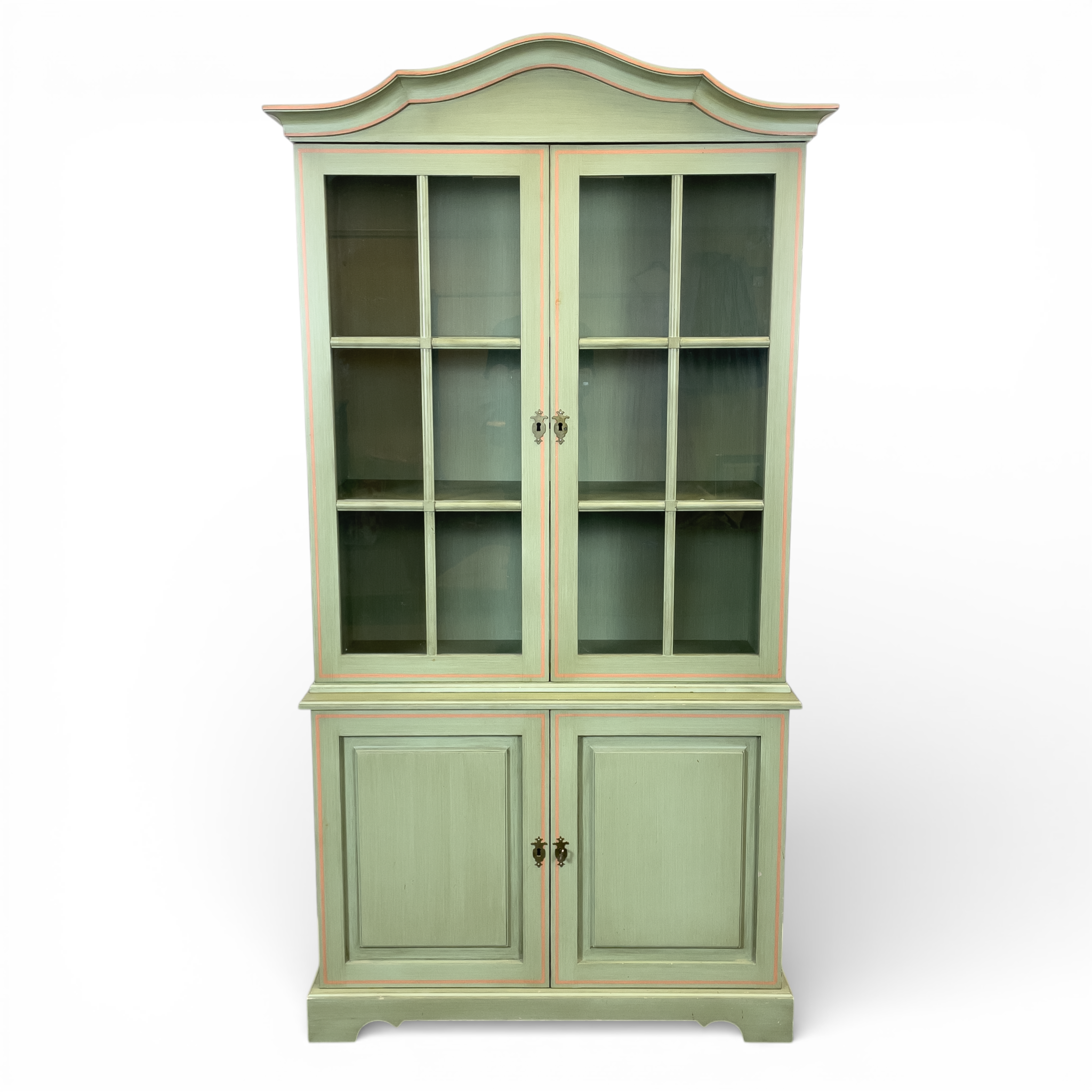 VITRINSKÅP. Grönlaserat trä, sannolikt "Gripsholm", nr 44, Åmells Möbler, 1900-tal.