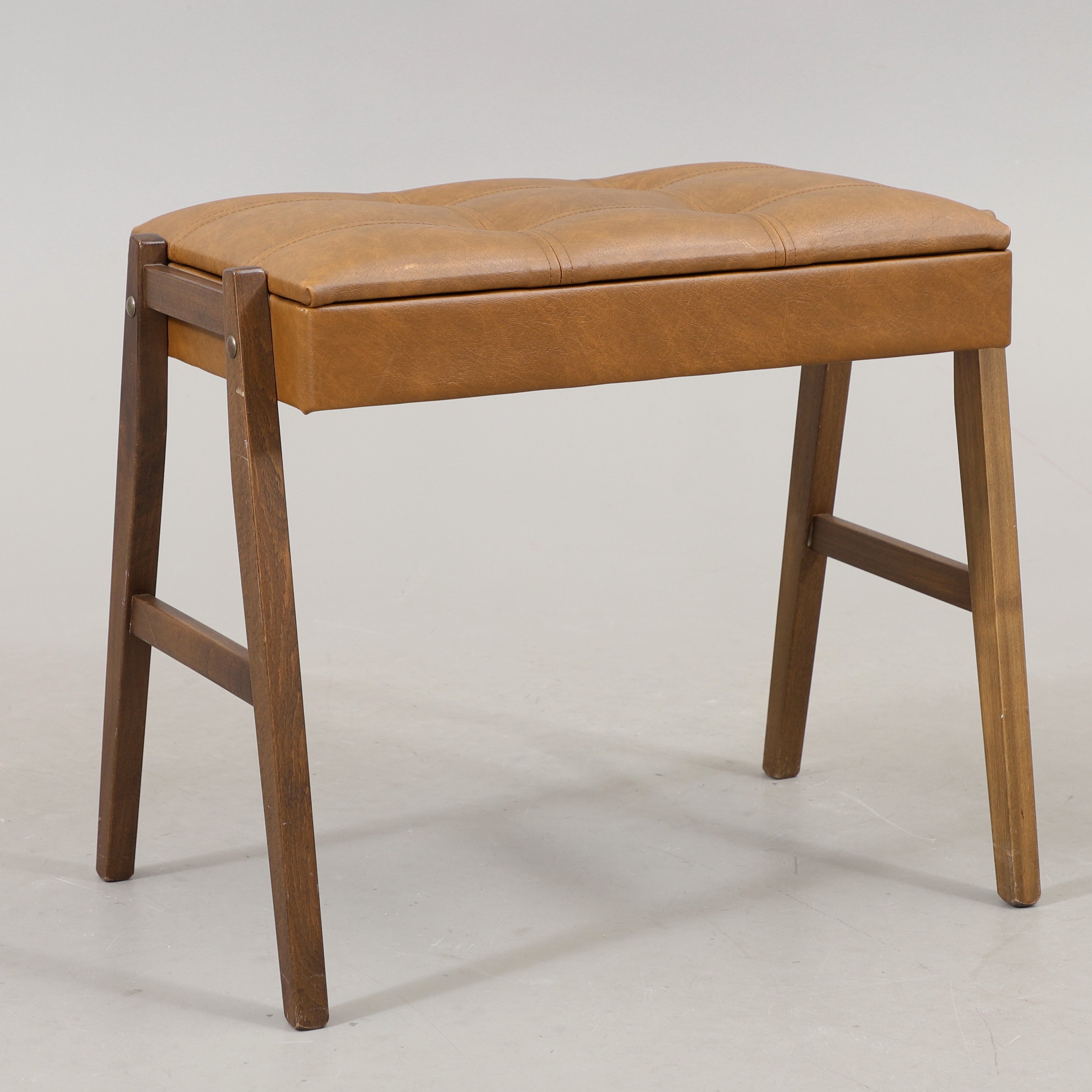 PIANOPALL, galonklädsel, 1970-tal.