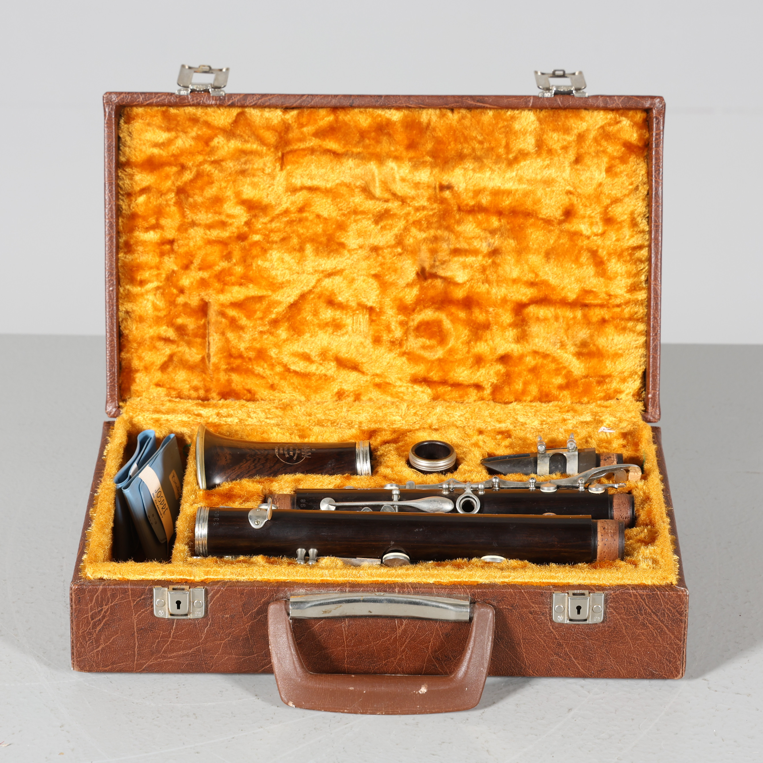 KLARINETT med väska, Roche Thomas, Mariguax, Frankrike.