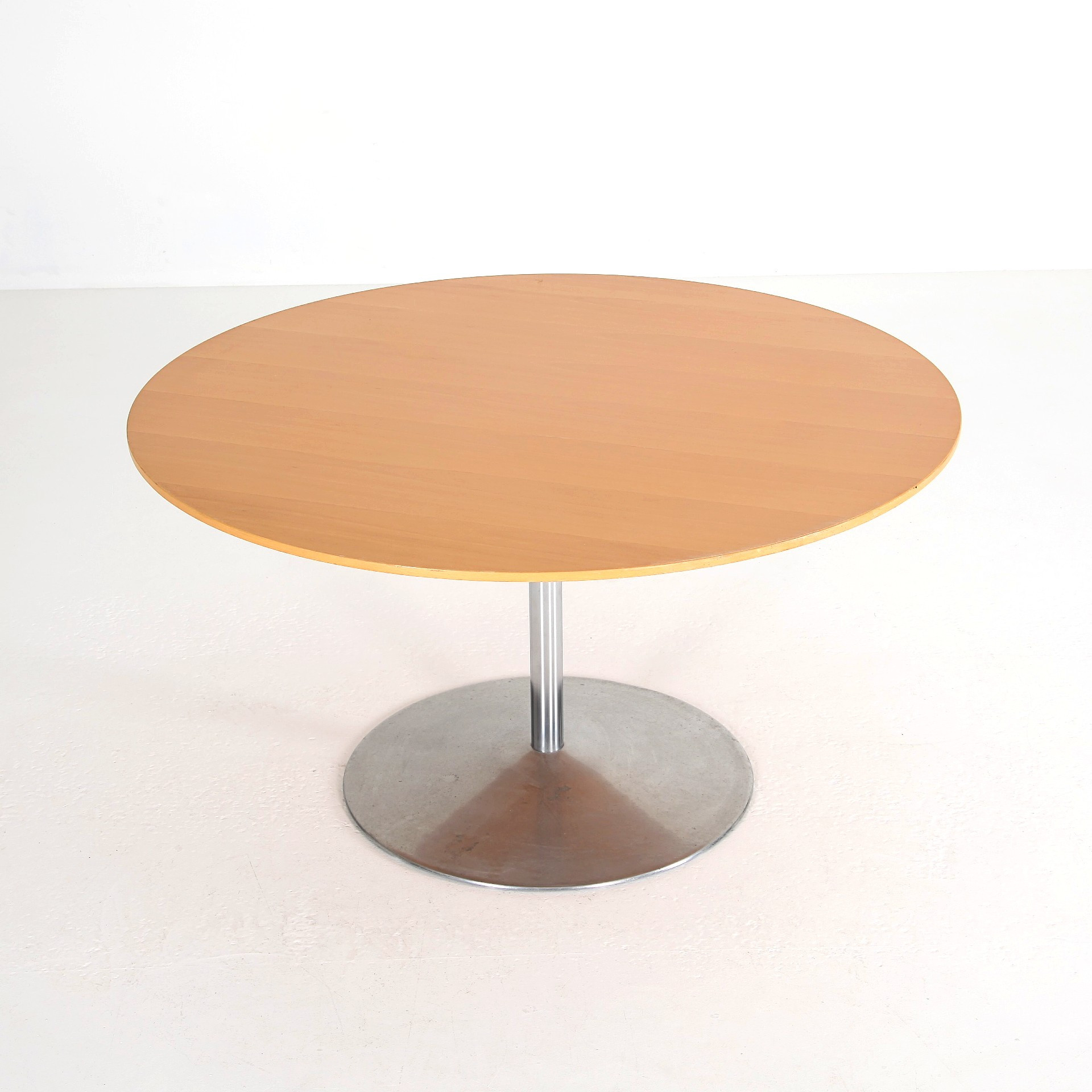 LOUNGEBORD, höjd 64,5 cm, diameter 120 cm, Fritz Hansen, Danmark, 1980.