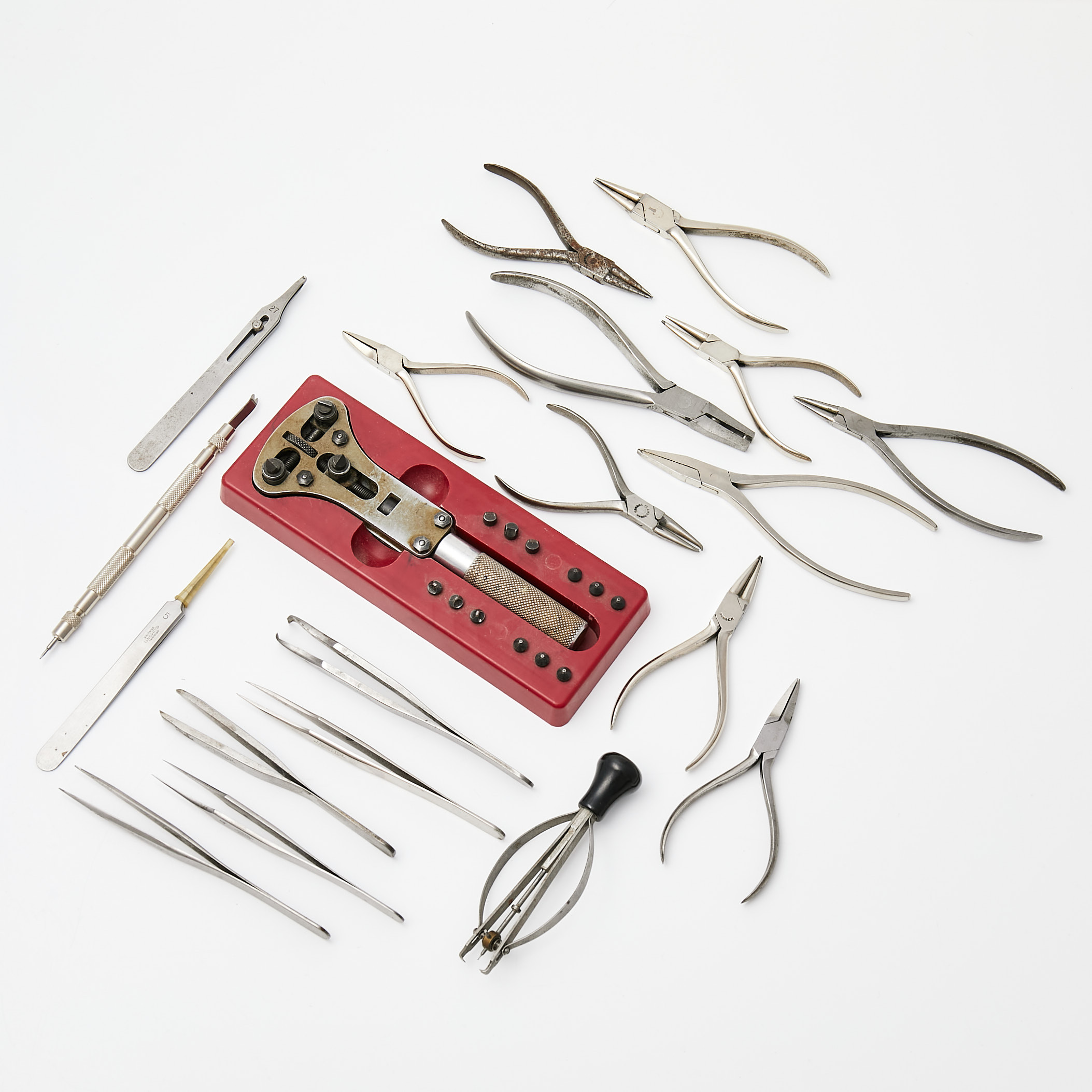 URMAKARVERKTYG, 21 dlr., boettöppnare diverse tänger, pincetter, korntänger, bandstiftsverktyg, tillverkare bland annat Lindström, Dumont, Cam.