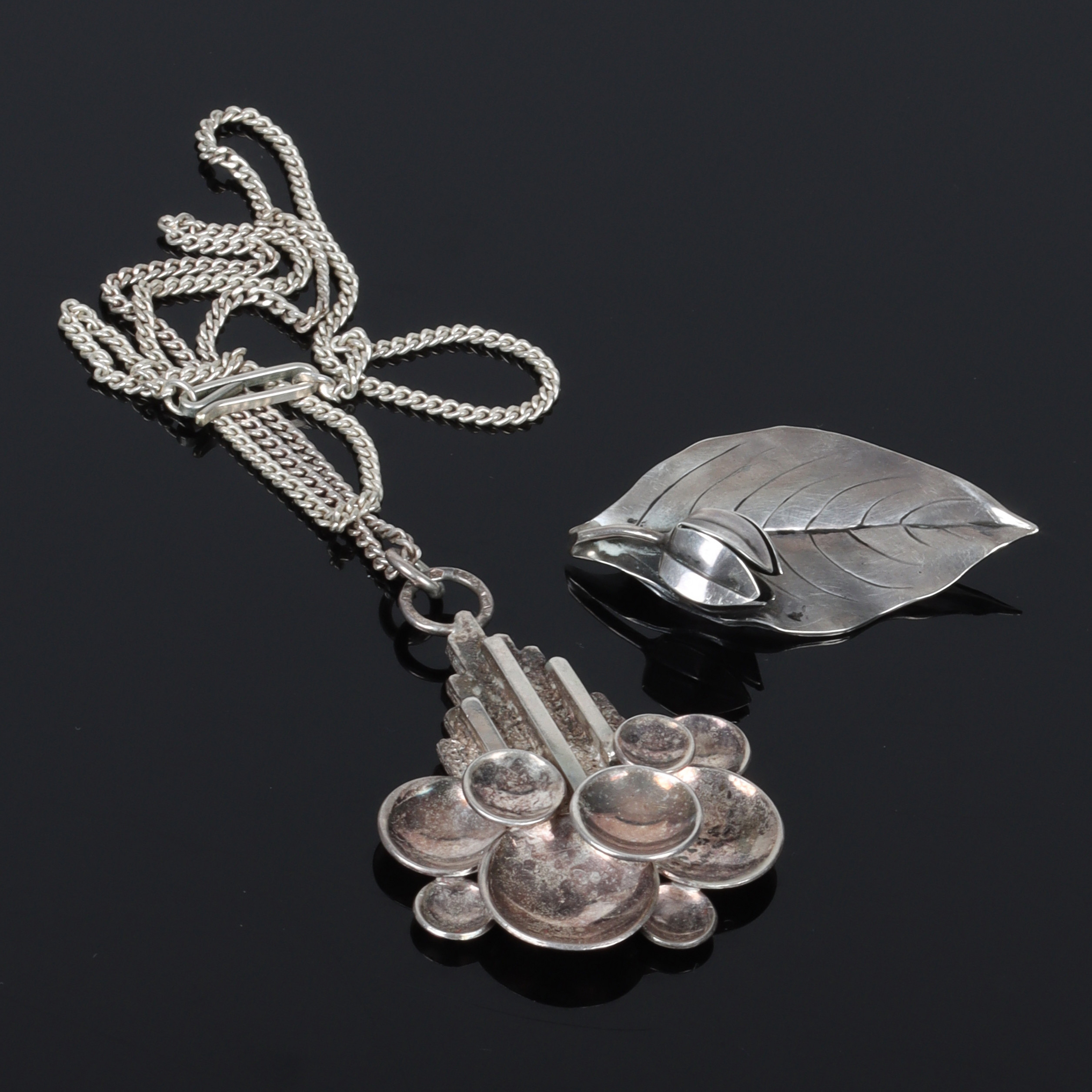 BROSCH och COLLIER med HÄNGE, silver. 1900-tal.