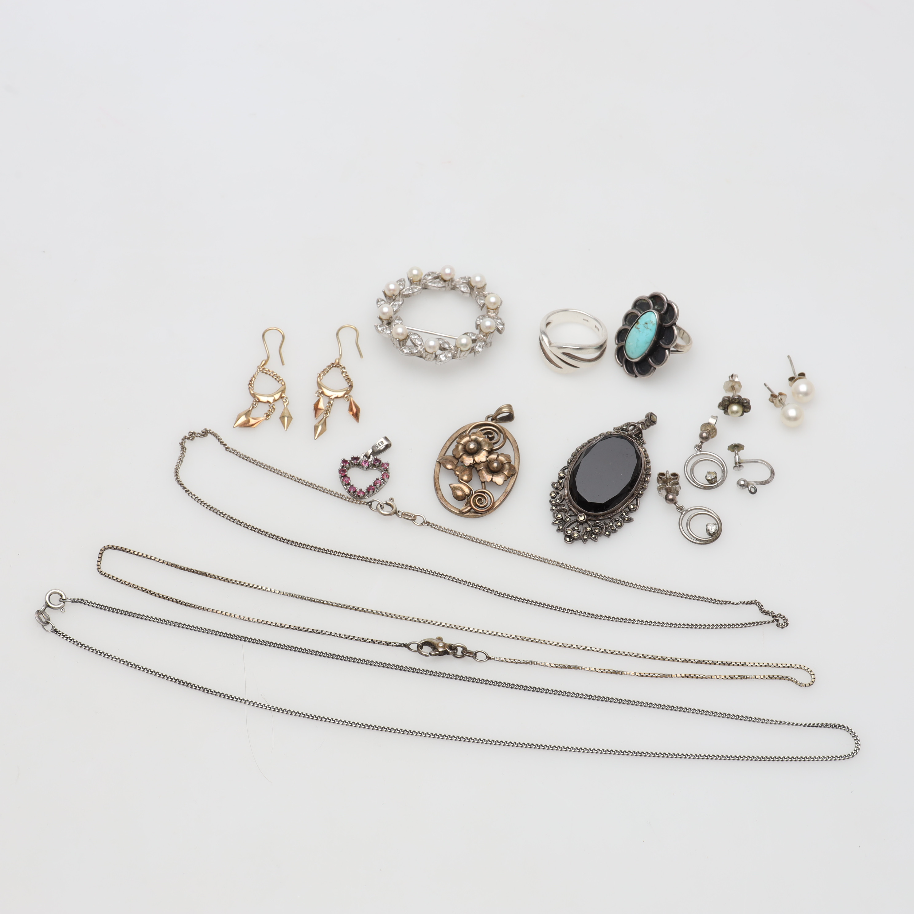 SILVERSMYCKEN 17 delar, bruttovikt ca 50,8 gram.