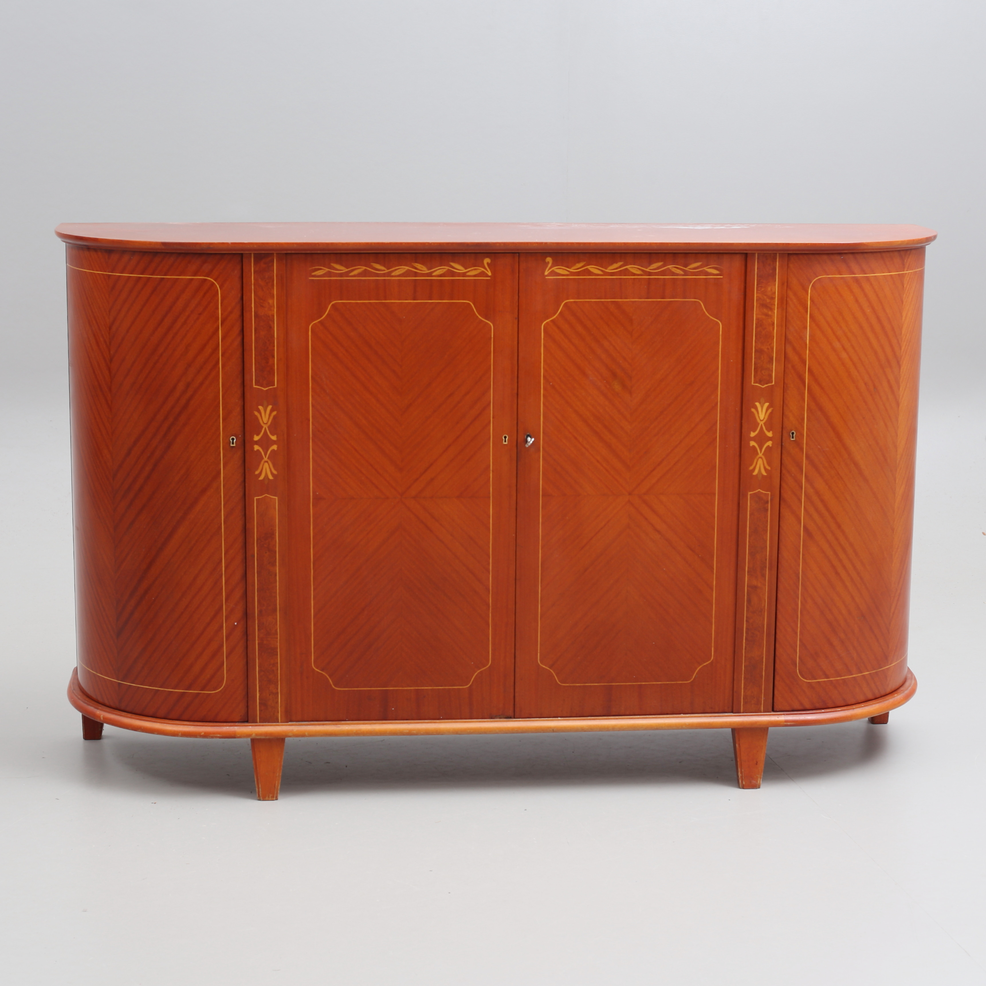 LINNESKÅP, mahognyfanér, omkring 1900-talets mitt.