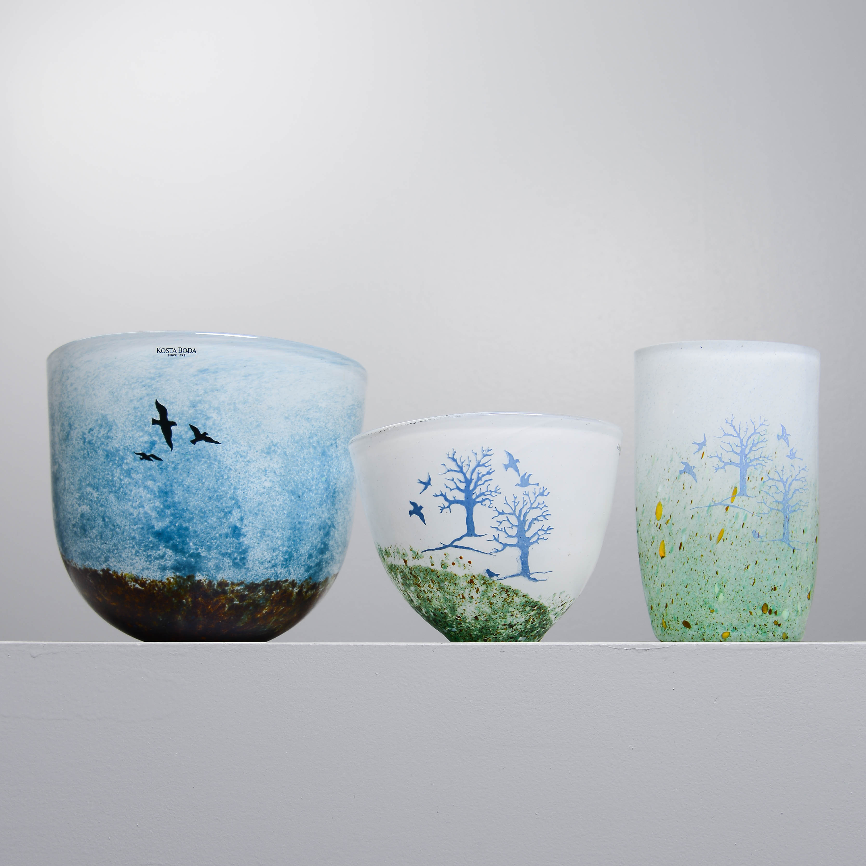 KJELL ENGMAN. Skålar & vas, 3 st, Kosta Boda.