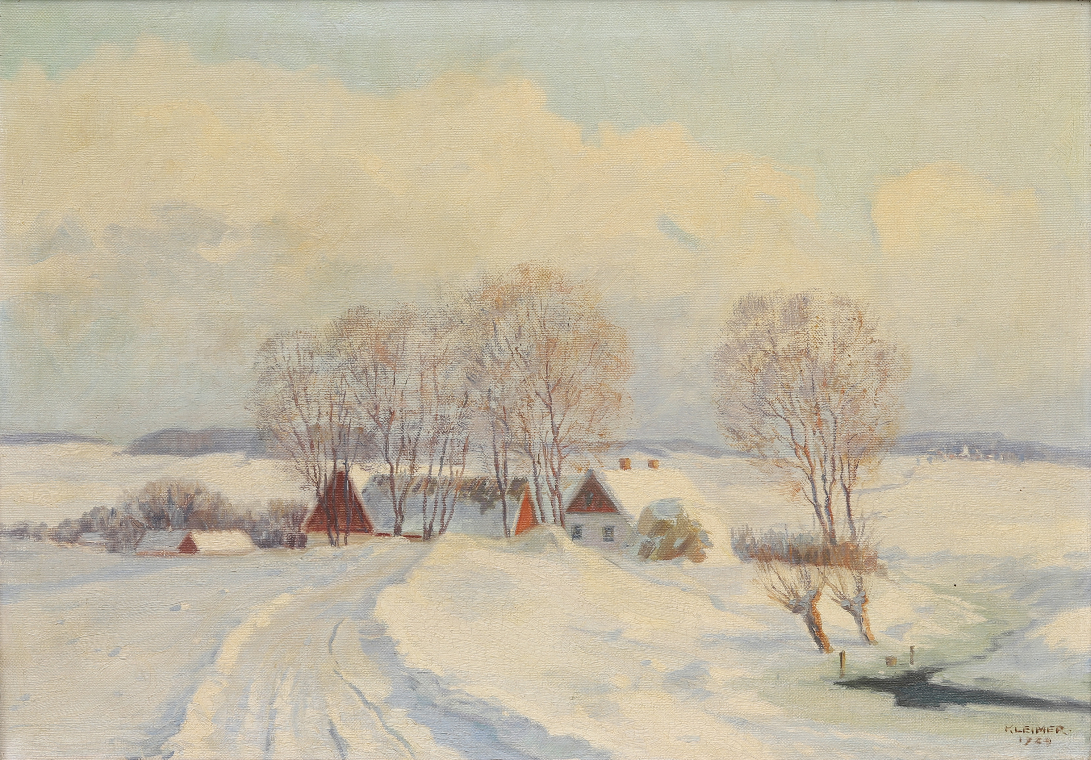 AXEL KLEIMER. Skånsk gård i vinterskrud, olja på duk, signerad och daterad 1929.