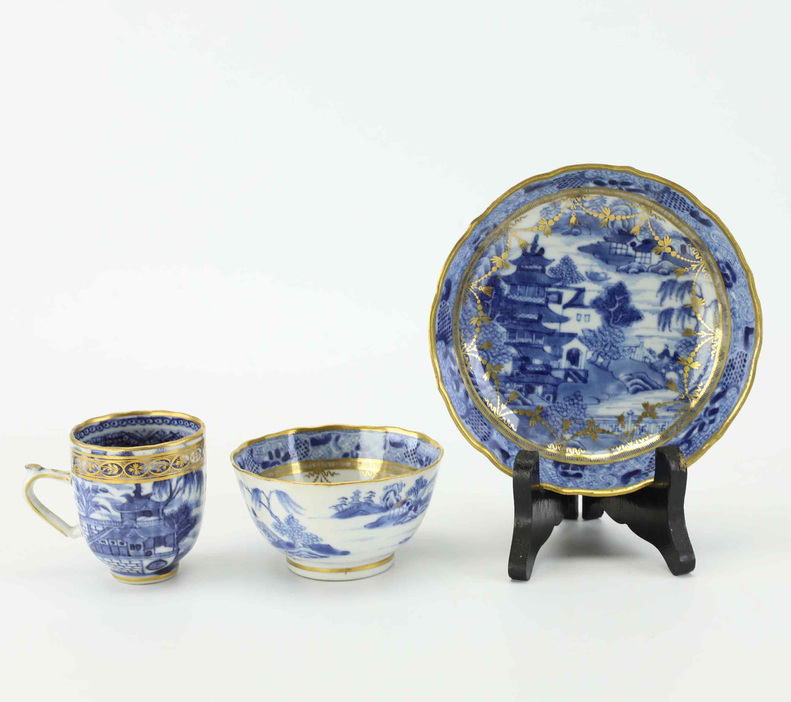 SERVISDELAR, 3 delar, porslin, Kina, Qingdynastin, Qianlong, 1700-tal.