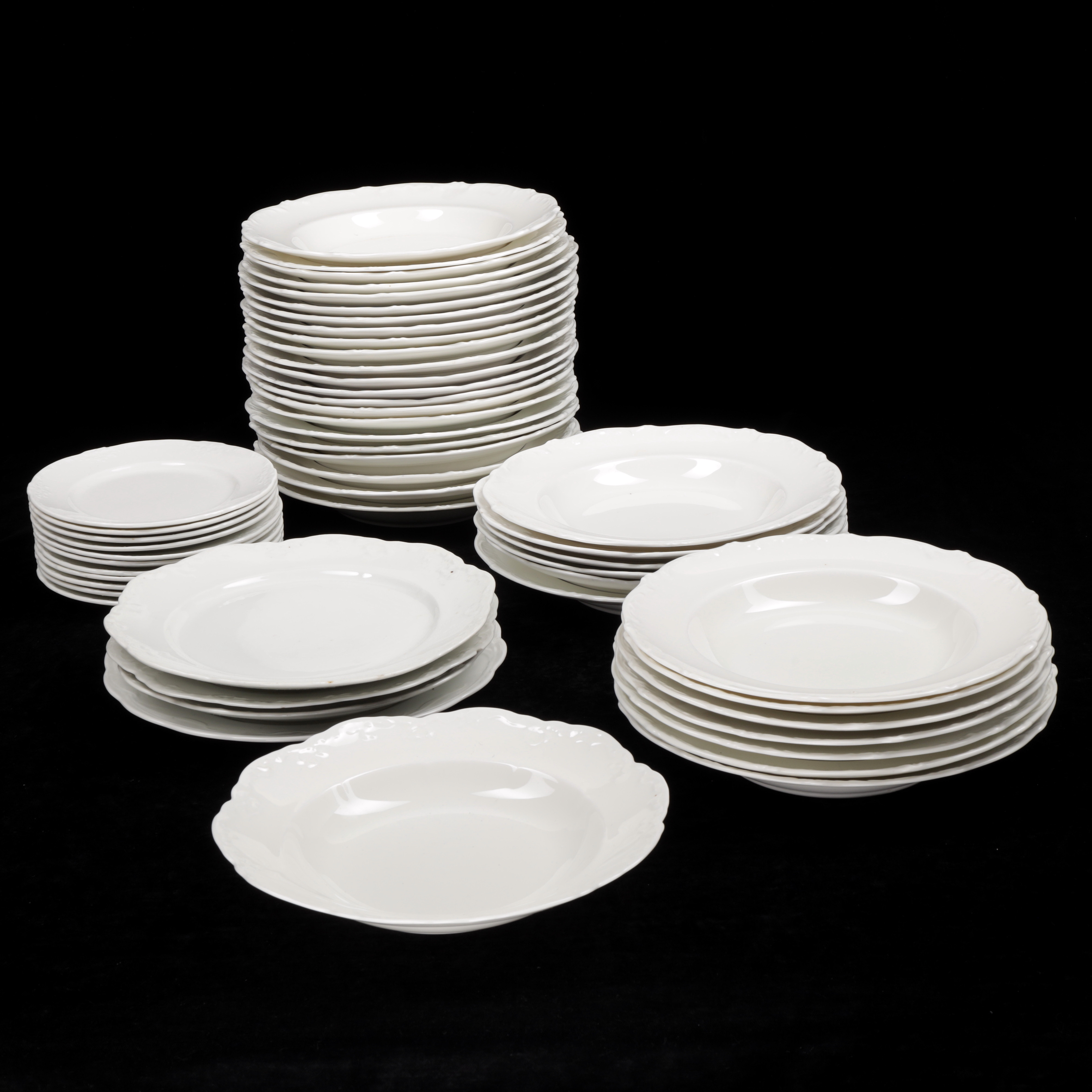 SERVISDELAR, 40 st, Rörstrand samt ASSIETTER, 11 st, porslin, 1800/1900-tal.