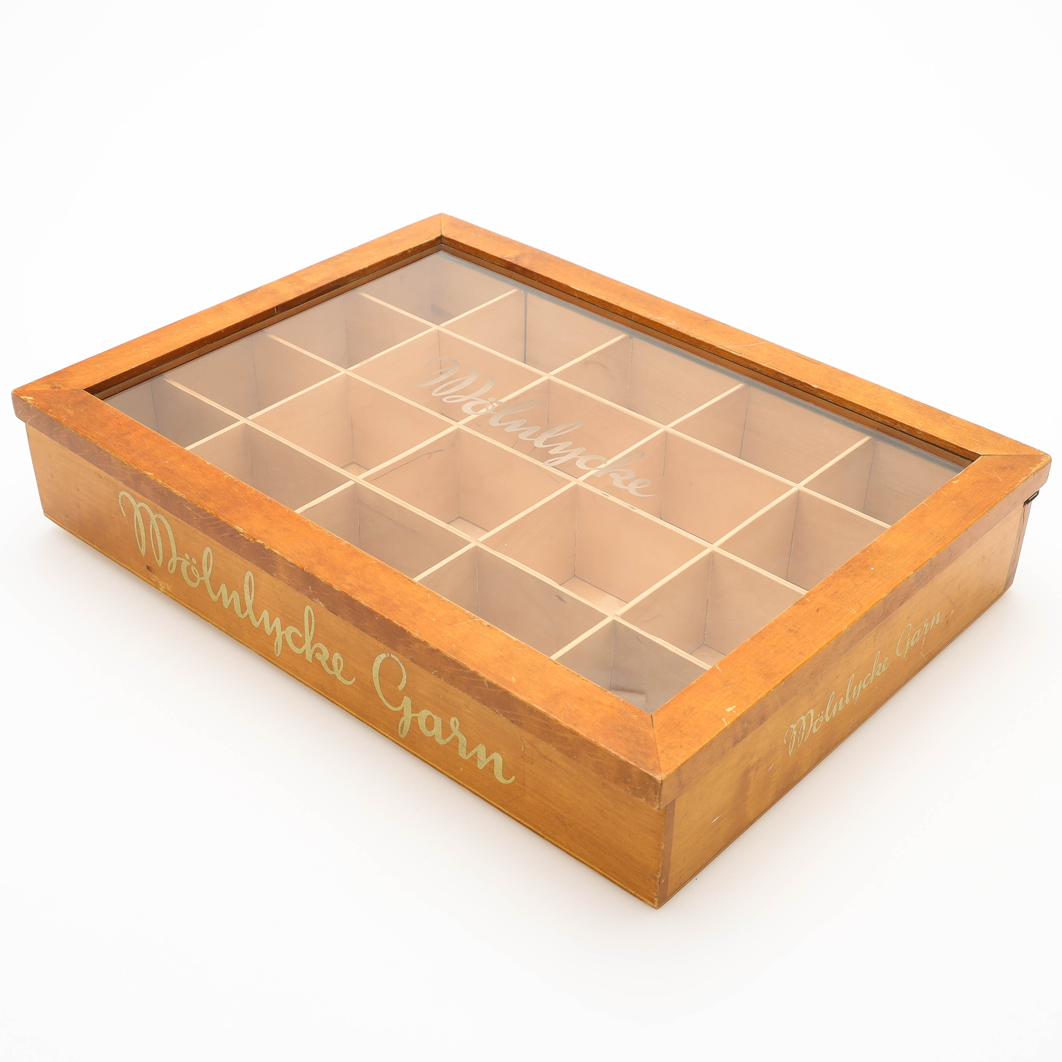 MONTERSKÅP, trä, glas, Mölnlycke Garn, 1900-tal.