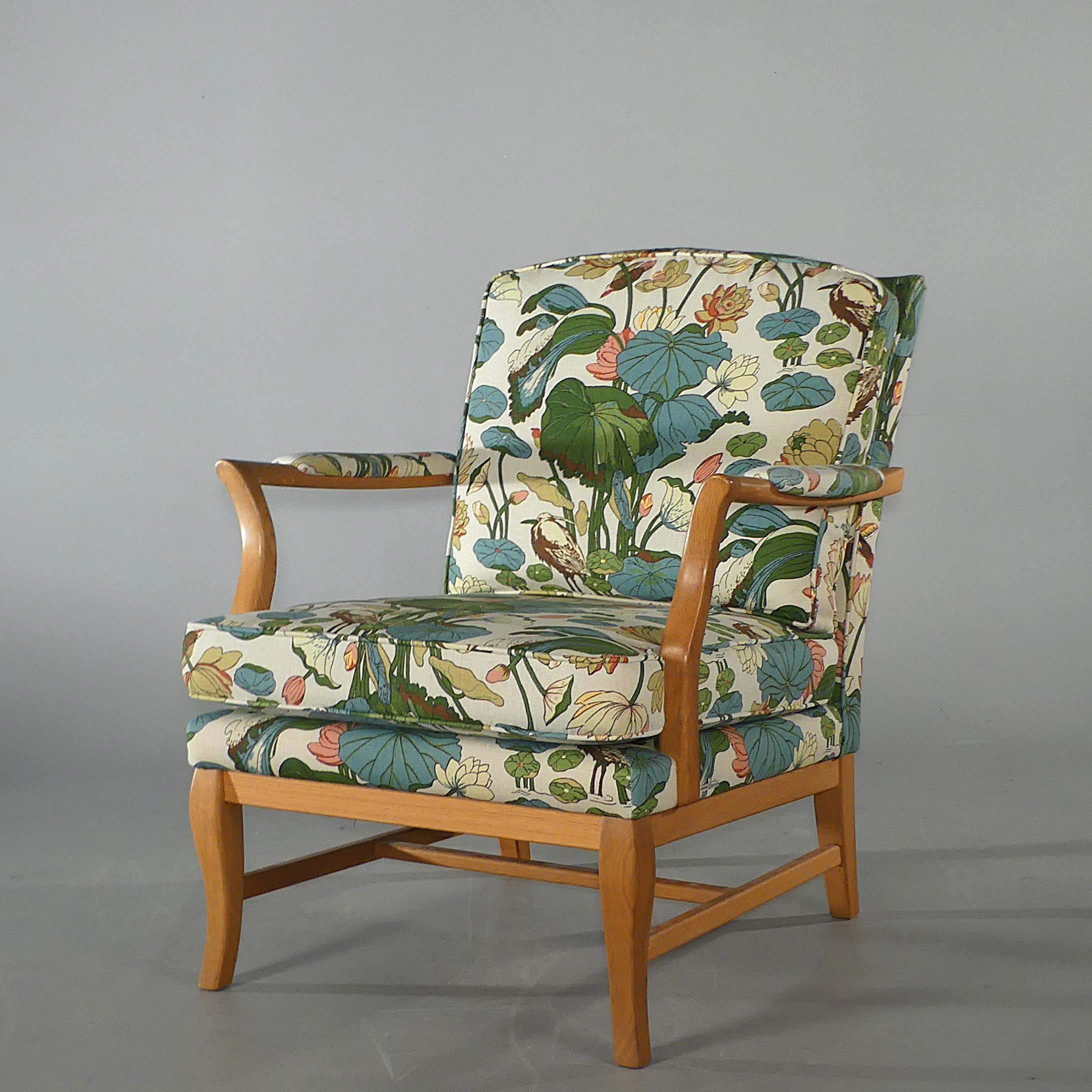 FÅTÖLJ, ek, "Brighton" Bröderna Andersson, klädd i tyg Nympheus GP & J Baker.