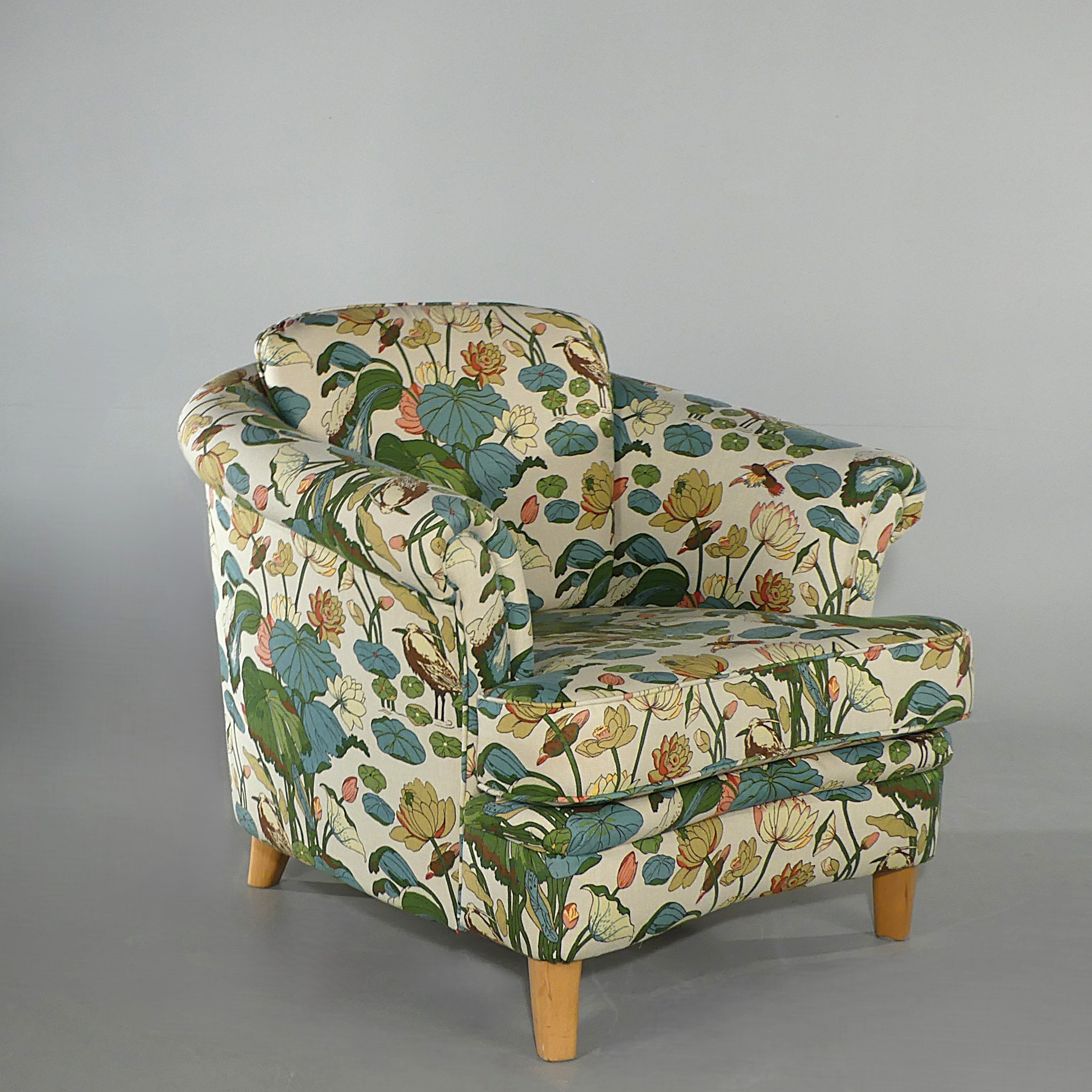 FÅTÖLJ, Bröderna Andersson, klädd i tyg Nympheus GP & J Baker.