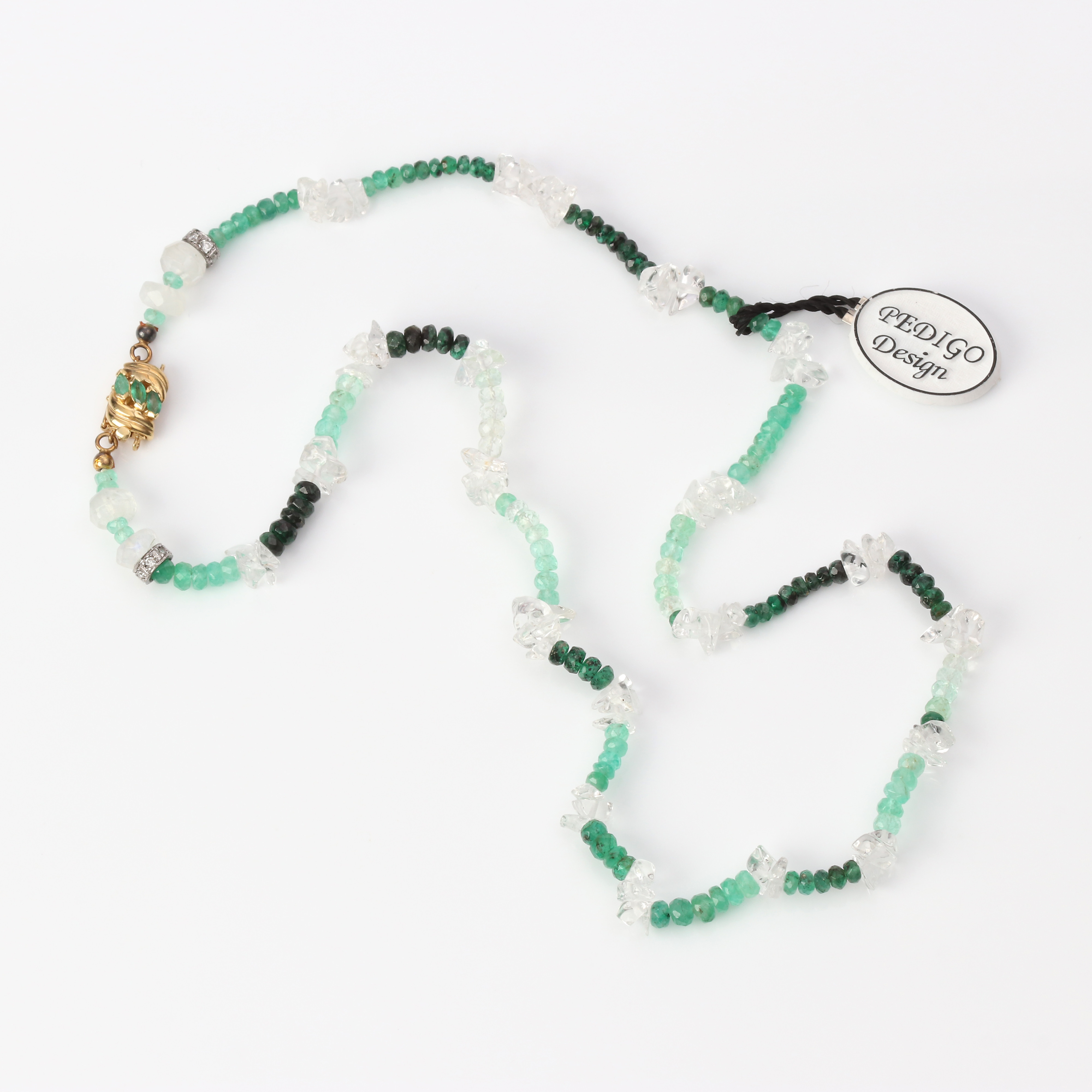 COLLIER. Smaragd och bergkristall, lås i 18k guld med smaragder.