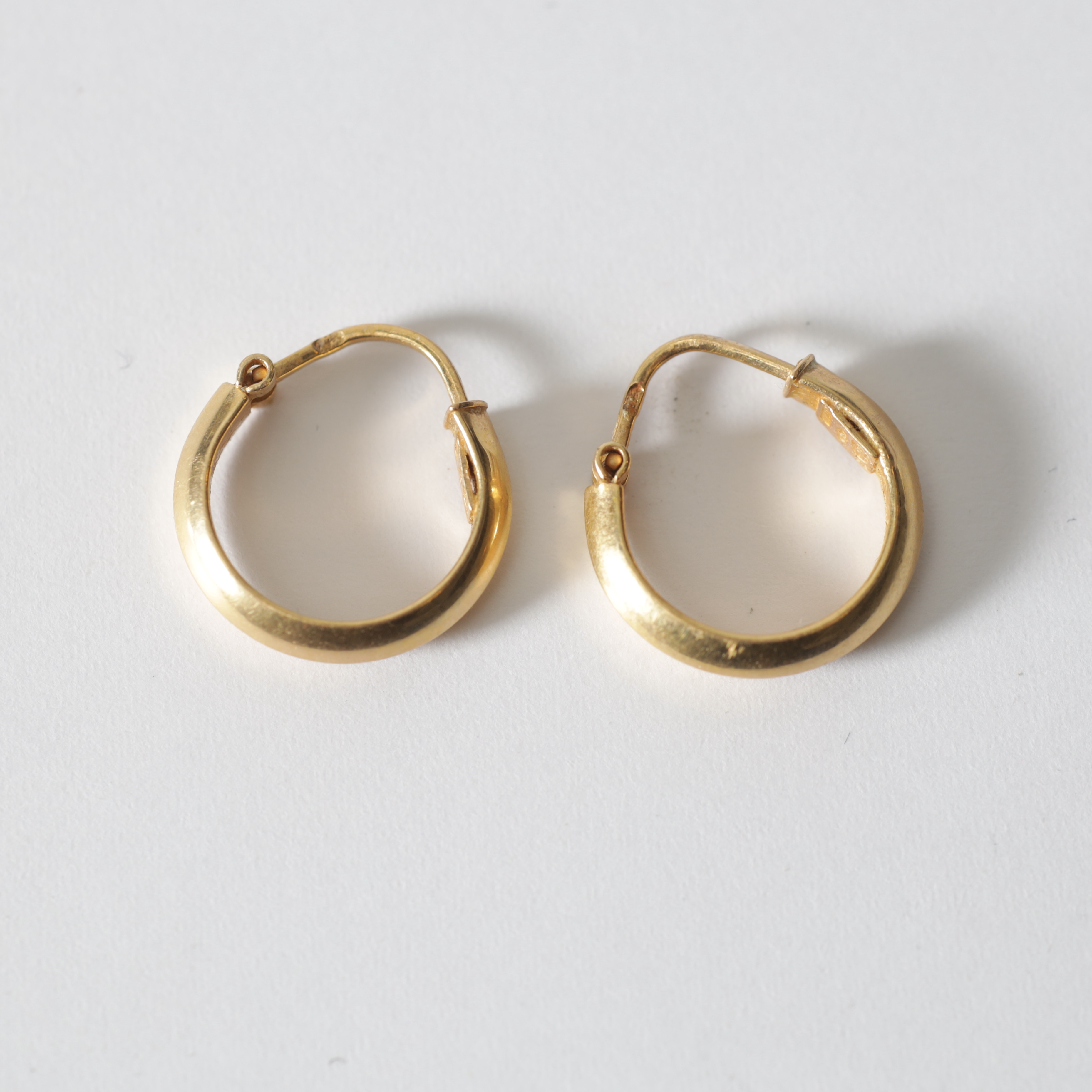 ÖRHÄNGEN, 1 par, 18K guld, s.k. "Creoler". Totalvikt ca 1,2 gram.