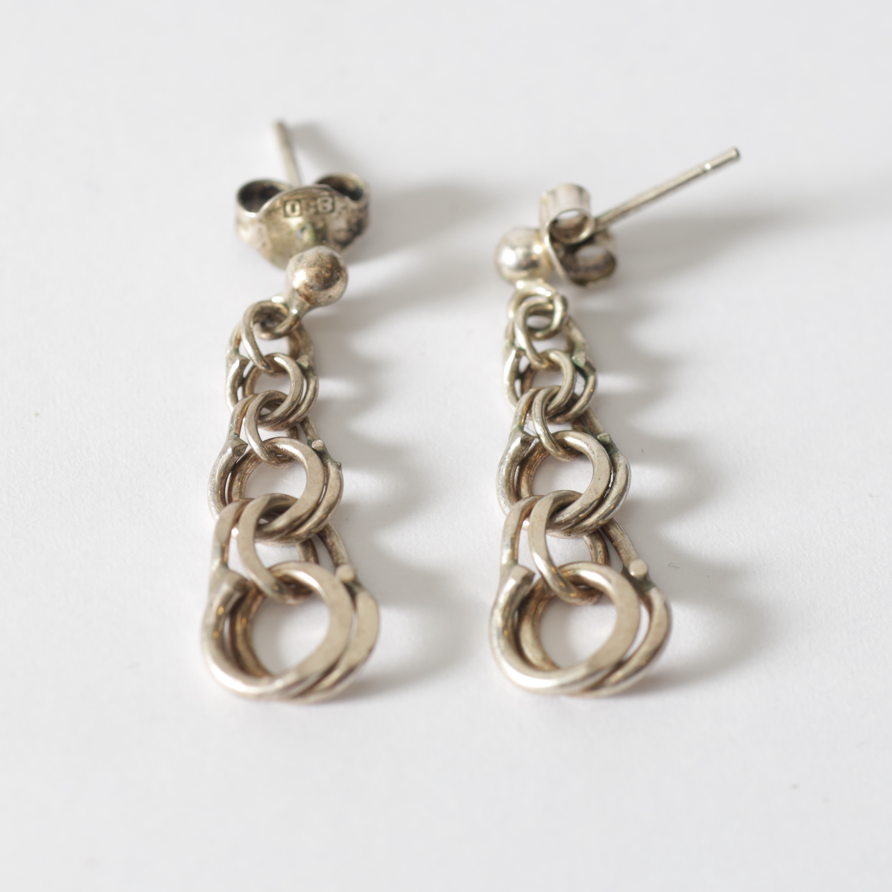 ÖRHÄNGEN, 1 par, silver, doserad bismarck. Totalvikt ca 2,4 gram.