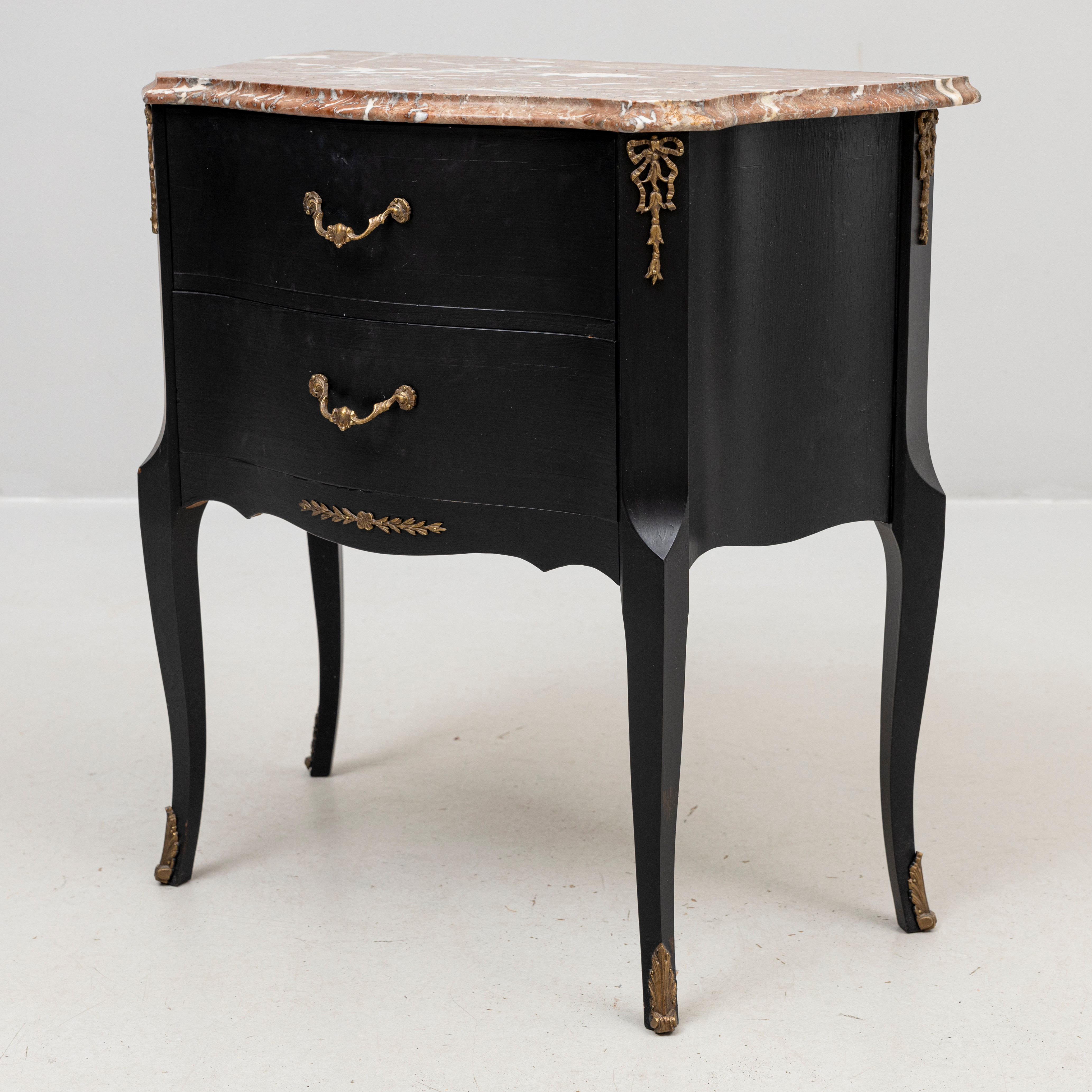 BYRÅ, rokokostil, 1900-talets mitt.