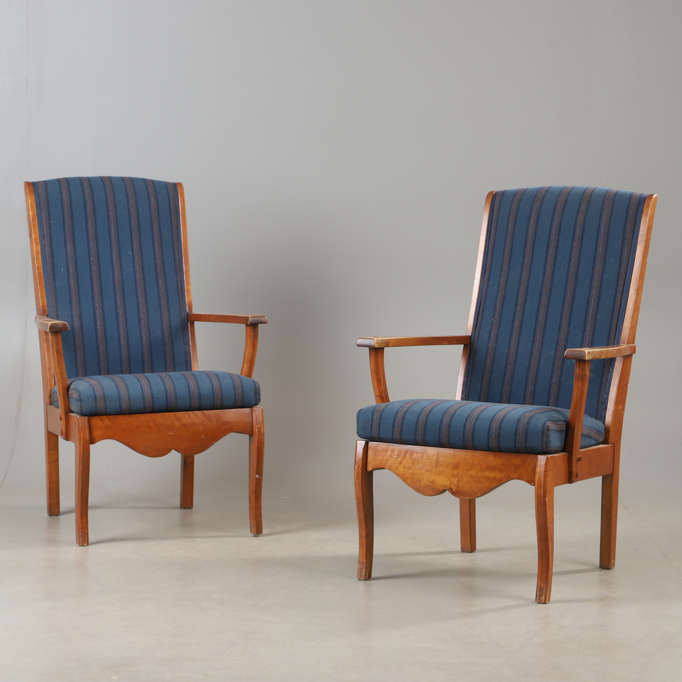 CARL MALMSTEN. TILLSKRIVEN. Fåtöljer, 1 par, björk med ullklädsel, 1900-talets första hälft.