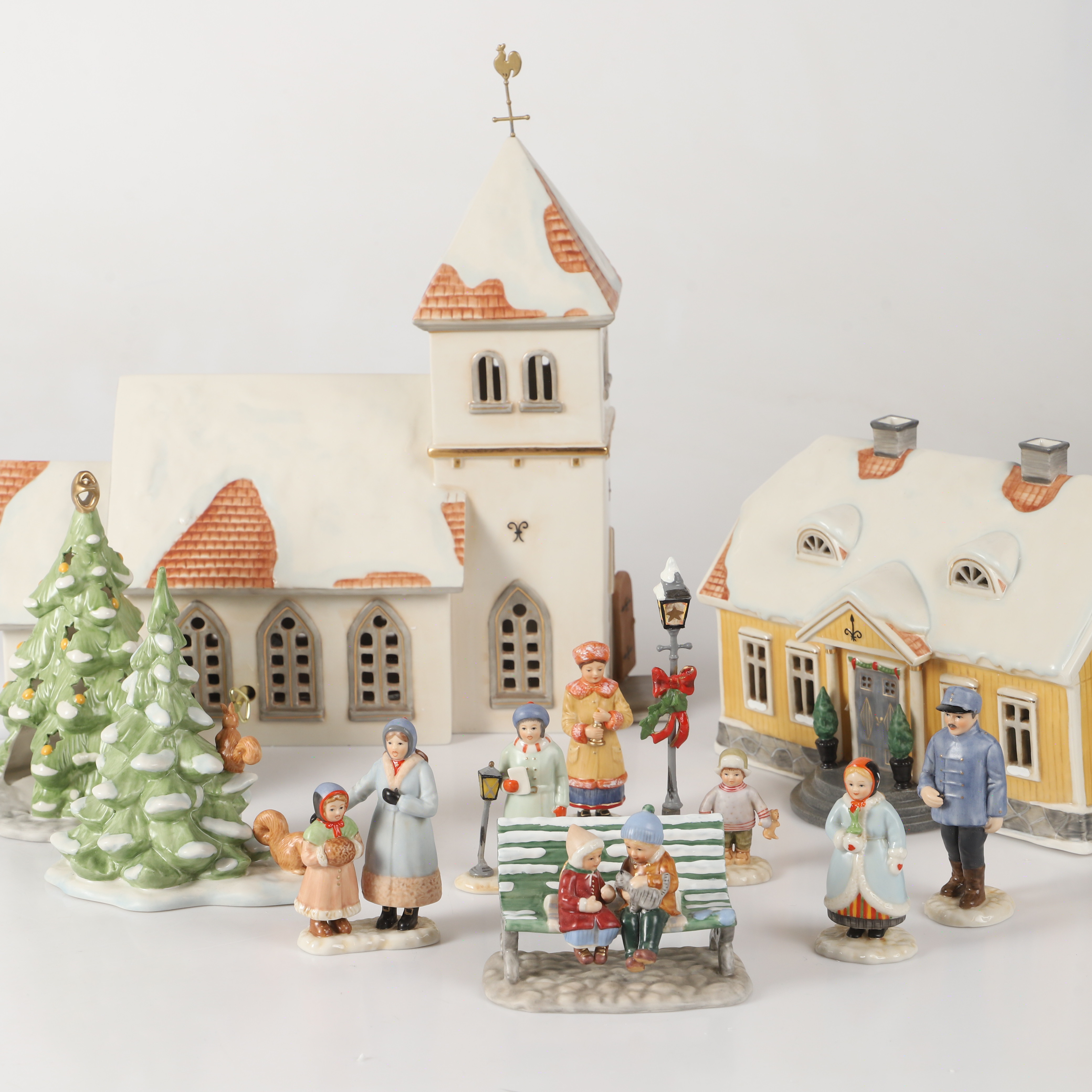 BARBRO RYDHOLM. Figursamling, 20 delar, kyrkby, "Helga Natt", porslin, Fyrklövern.