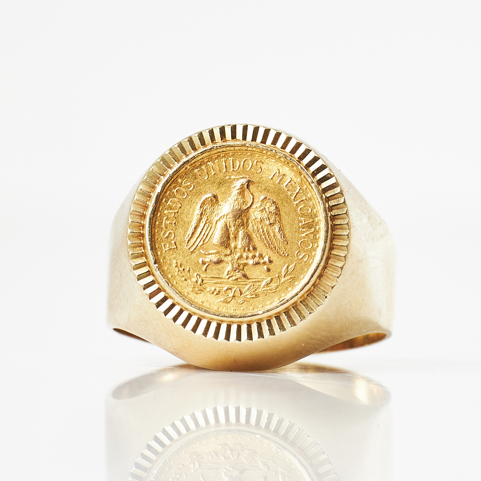 RING, 14 k guld, monterat mynt, 21,6 k guld, dos pesos, Estados Unidos Mexicanos, 1945.