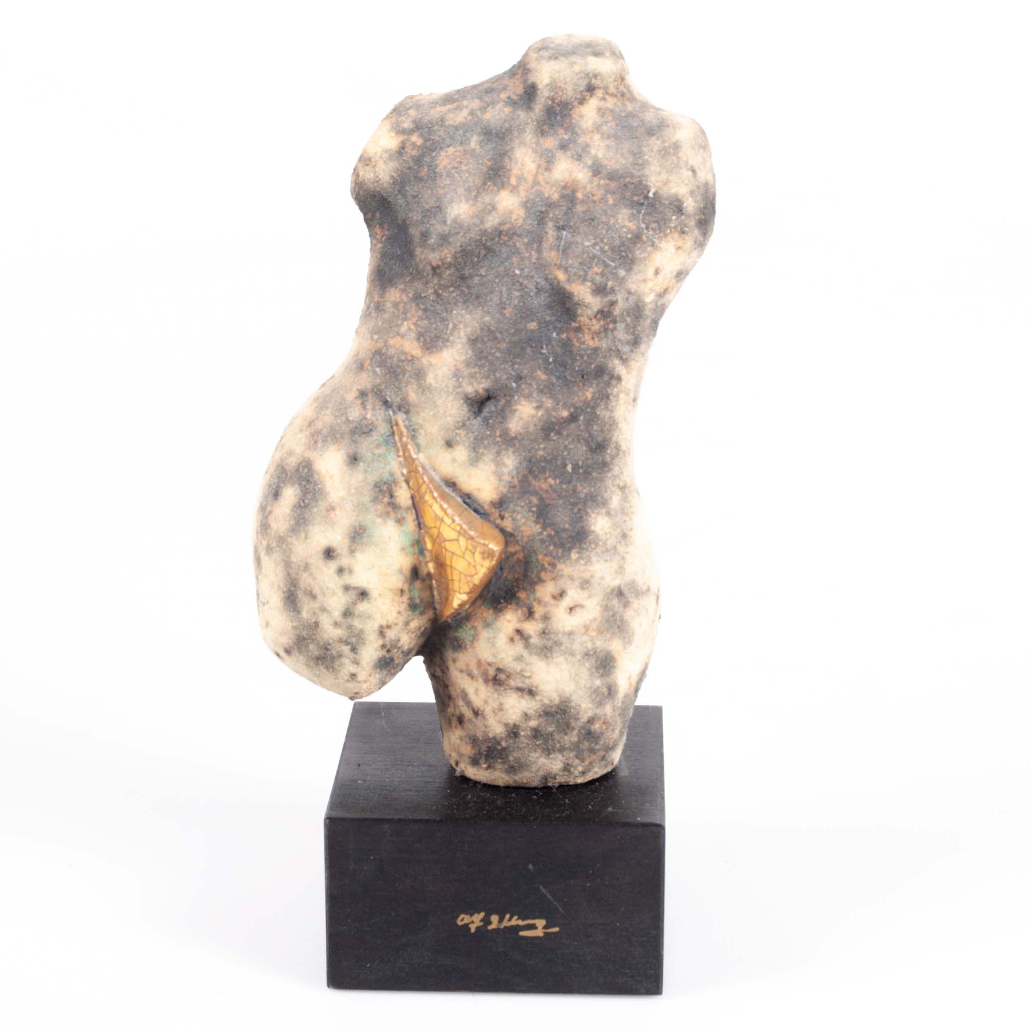 ALF EKBERG. Torso, skulptur, glaserat stengods, delvis förgylld, signerad, på träsockel.