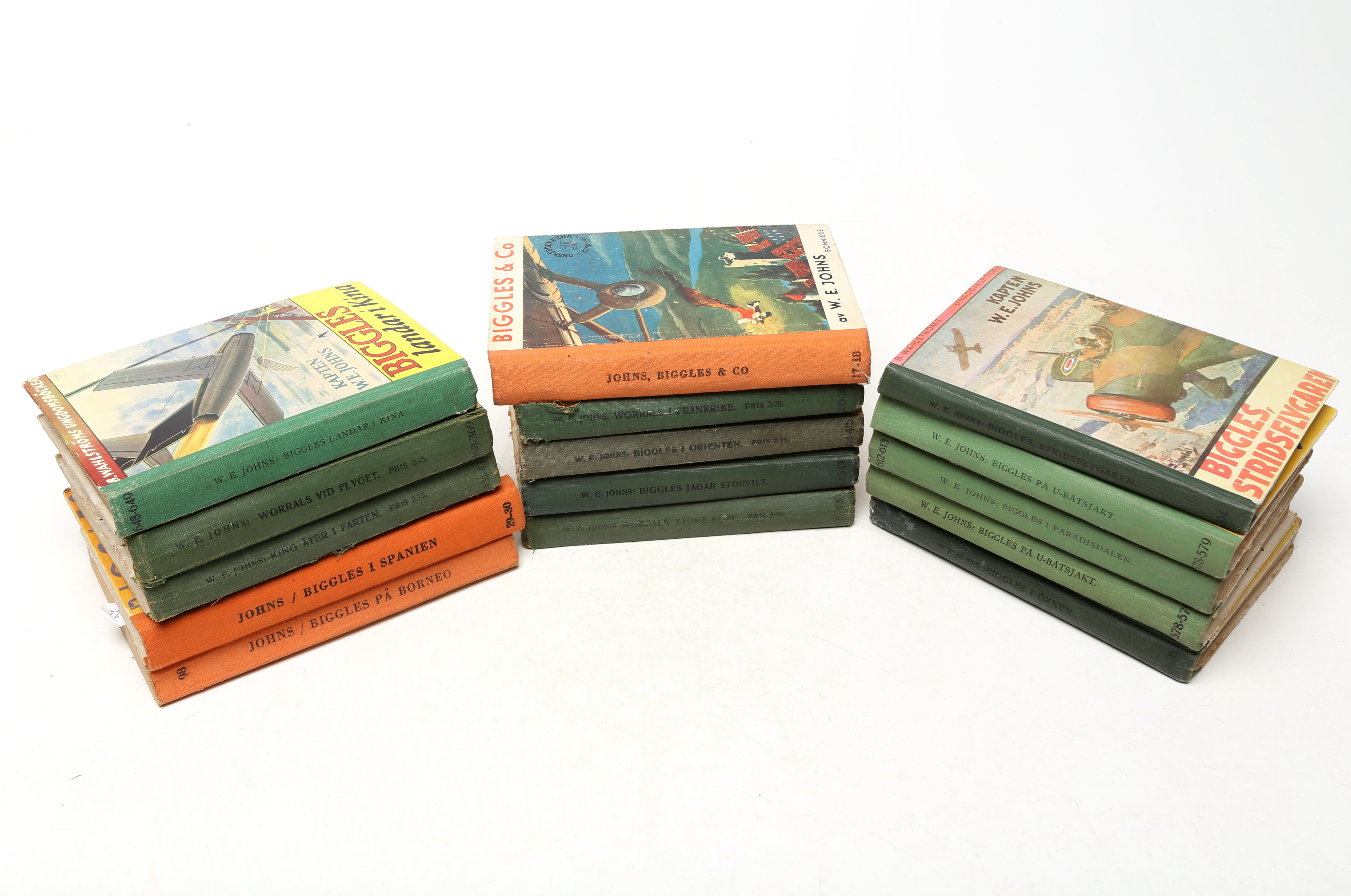 UNGDOMSBÖCKER, 15 st, Biggles, King och Worrals`.