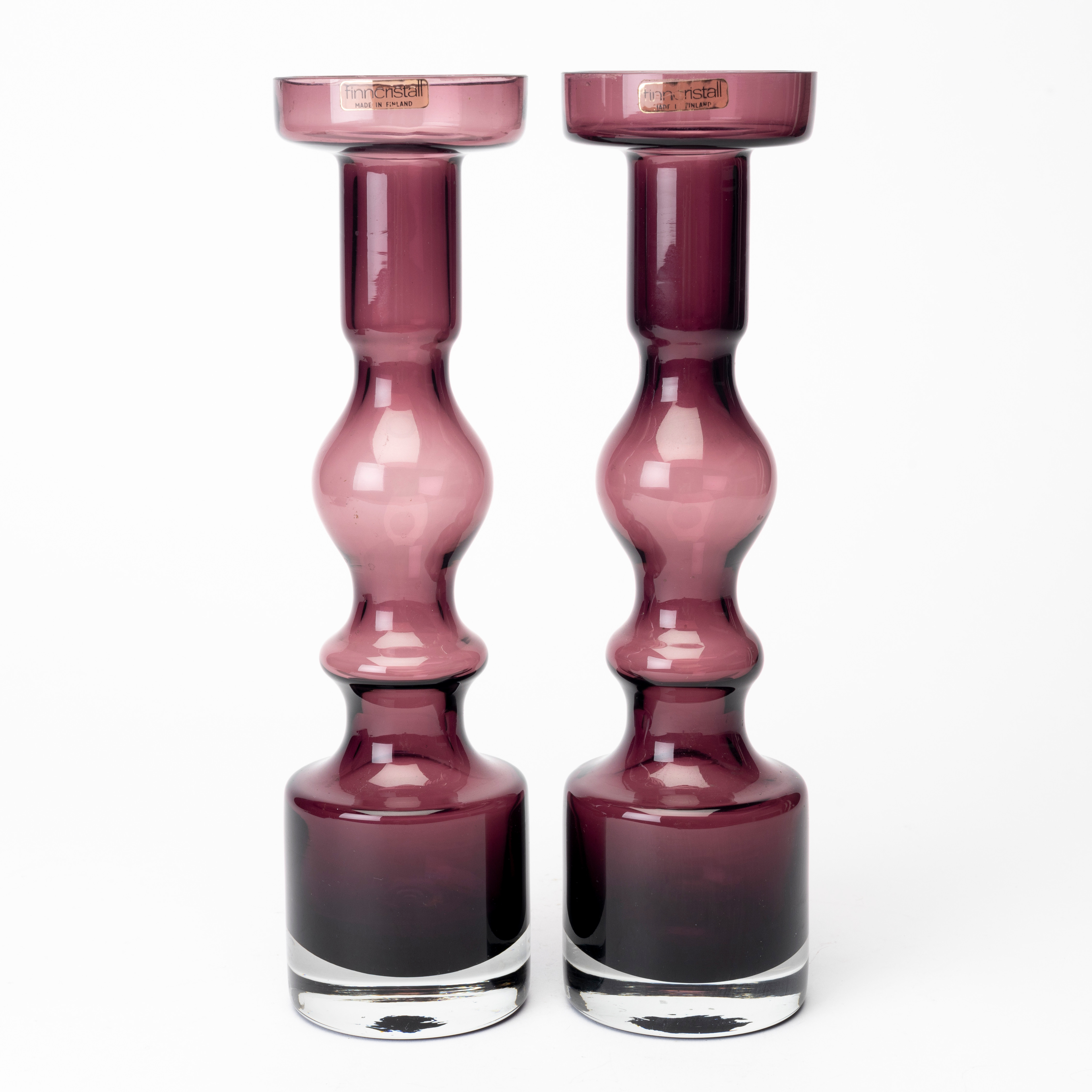 NANNY STILL. Vaser/ljusstakar, ett par, glas, "Pompadour", Riihimäen Lasi Oy, Finland.