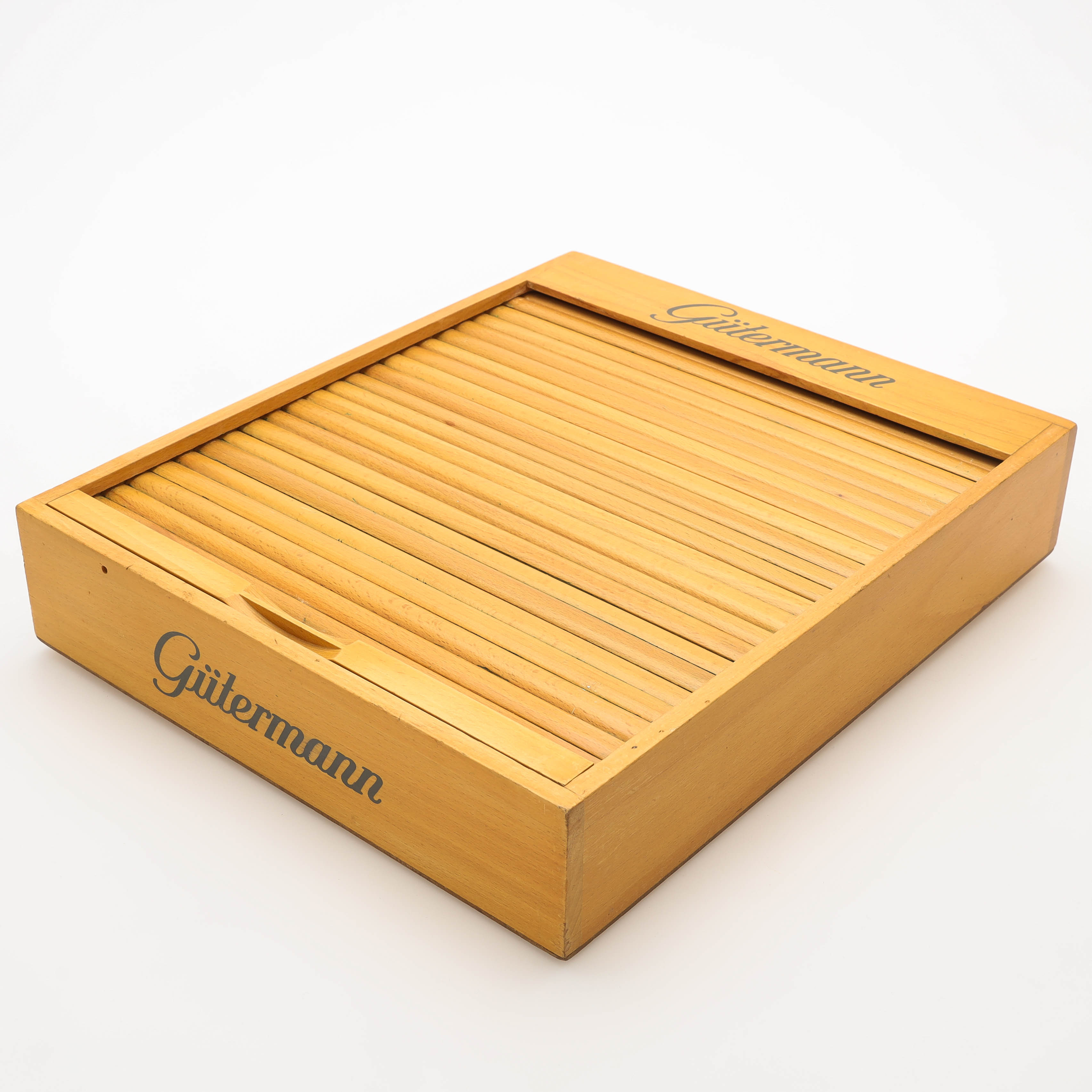 SCHATULL, för sysilke, trä, Gütermann sysilke, tidigt 1900-tal.