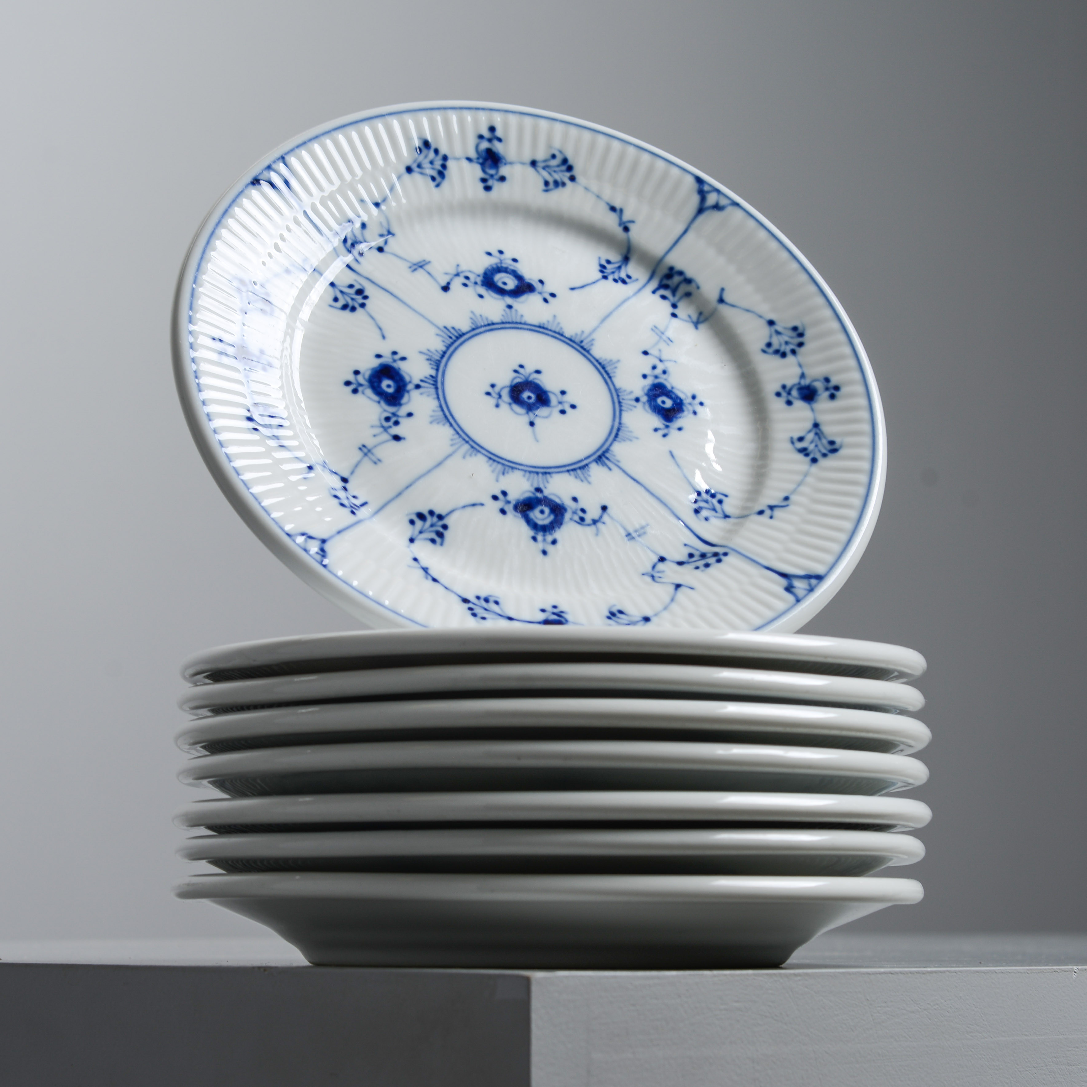 MUSSELMALET, assietter, 8 st, riflet, Royal Copenhagen, Danmark.